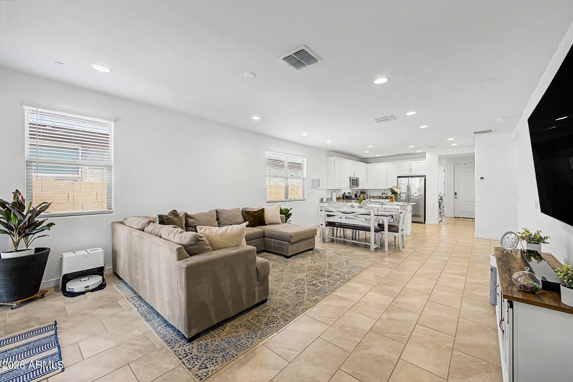 2516 W HIDALGO Avenue
