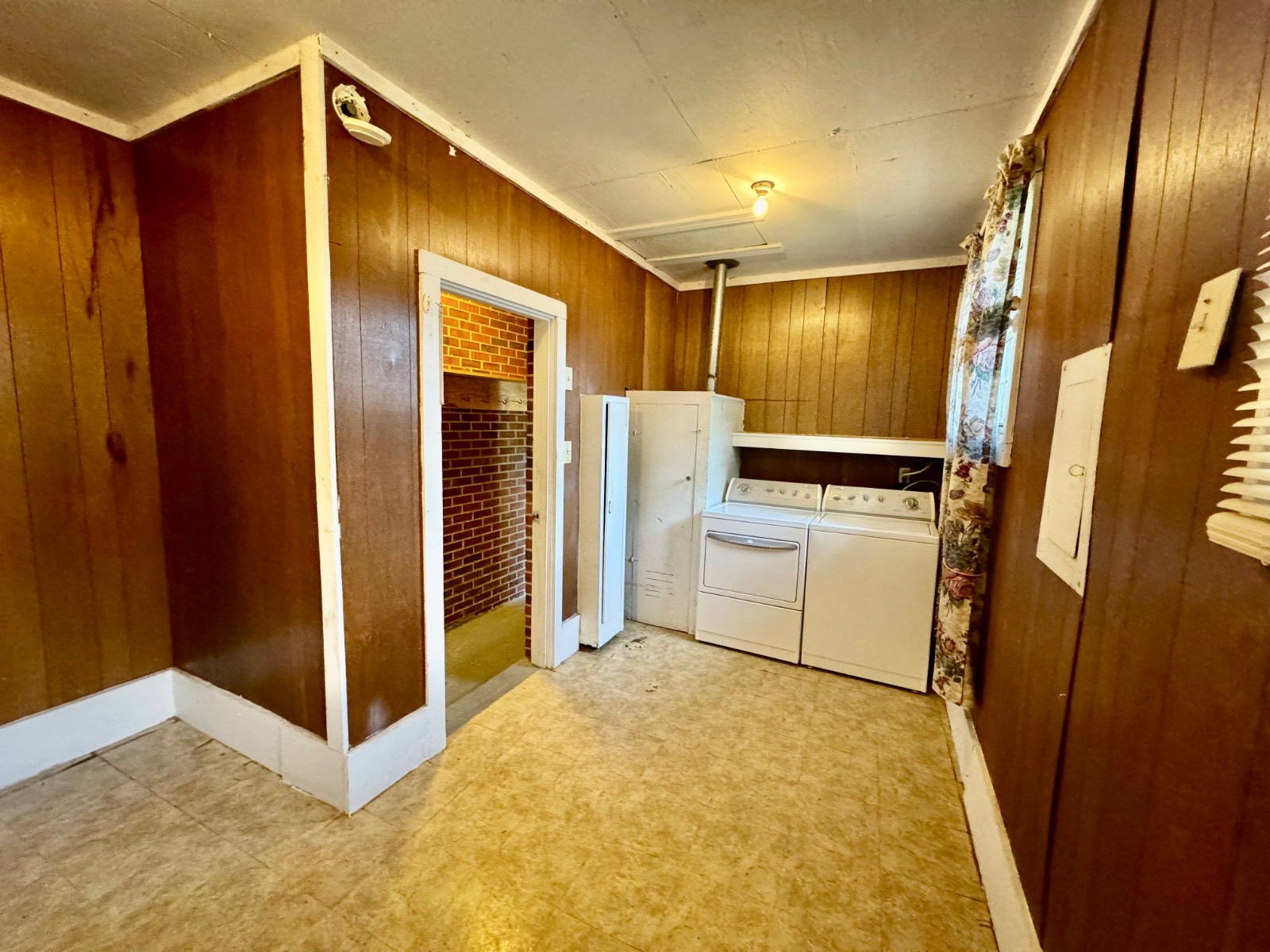 1351 Meadowbrook Lane