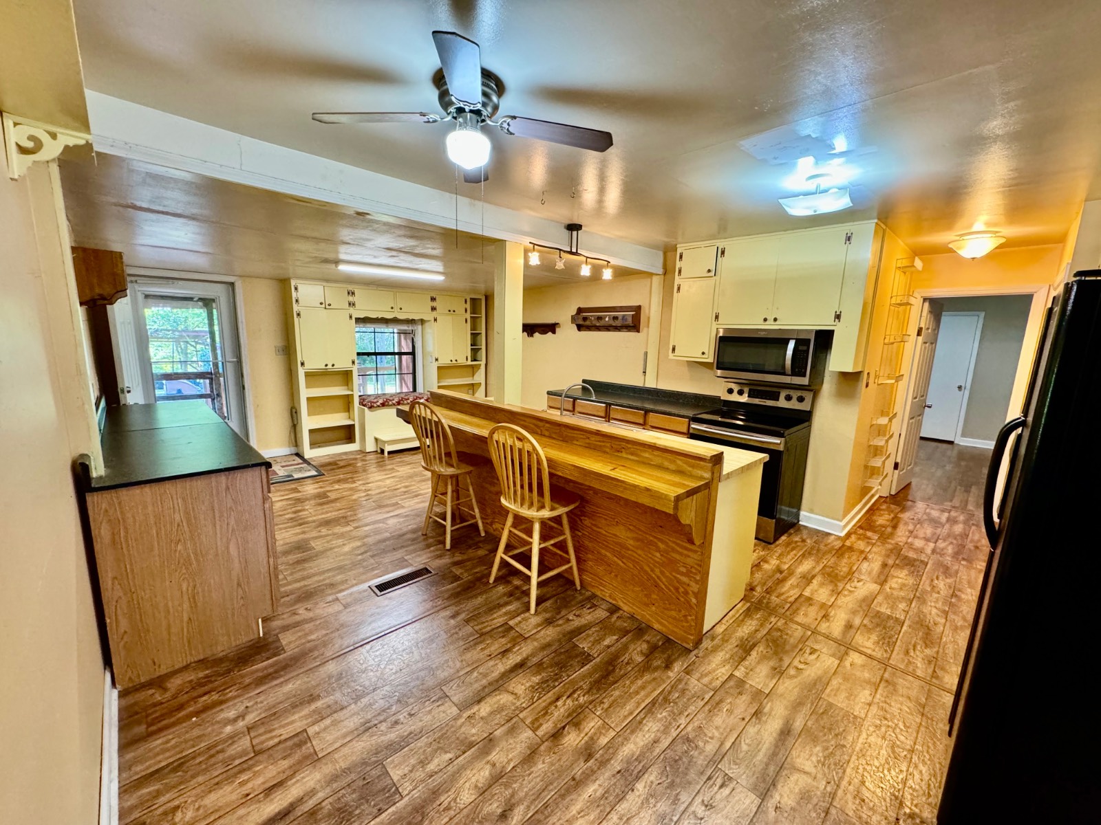 1351 Meadowbrook Lane