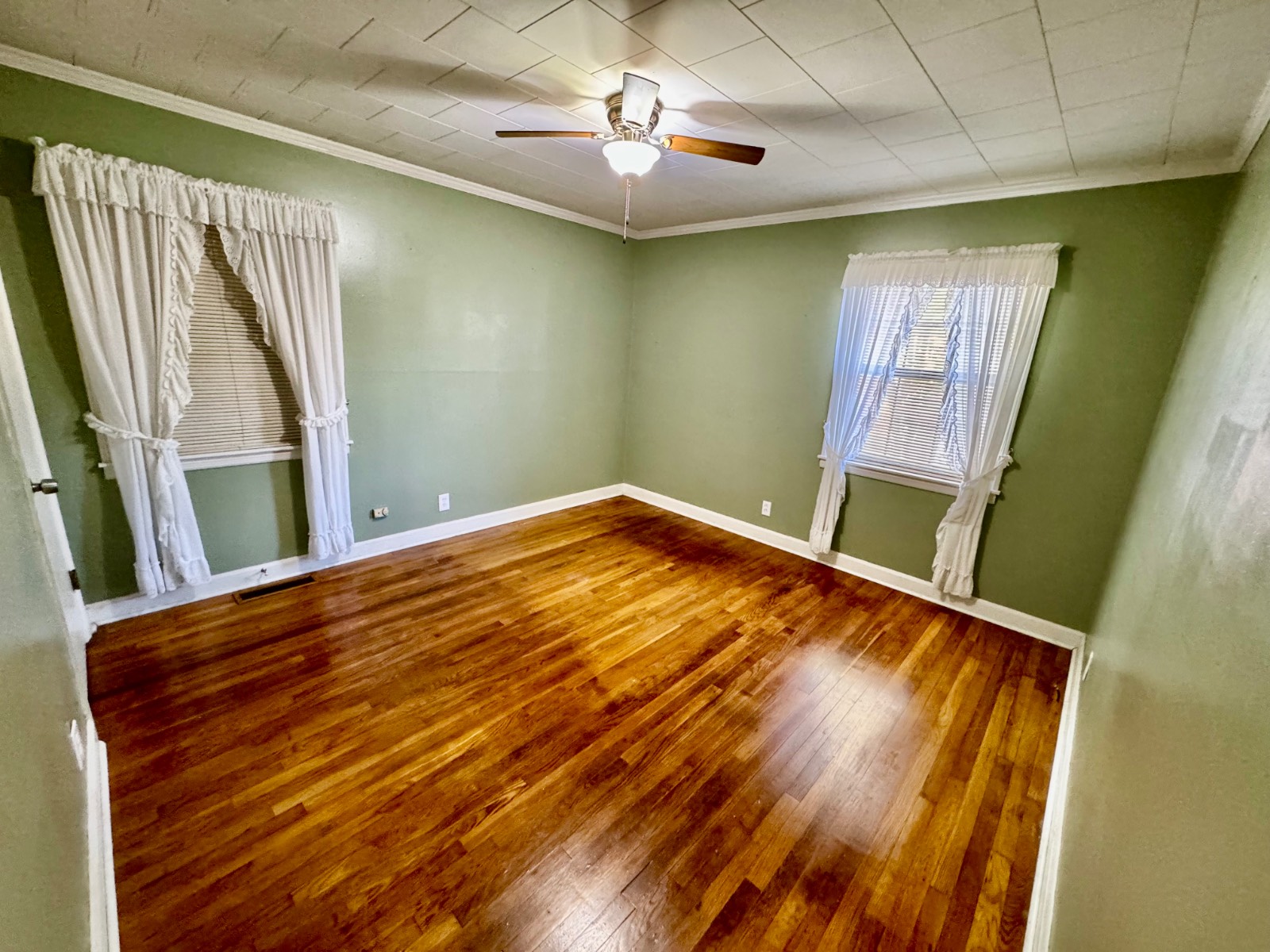 1351 Meadowbrook Lane