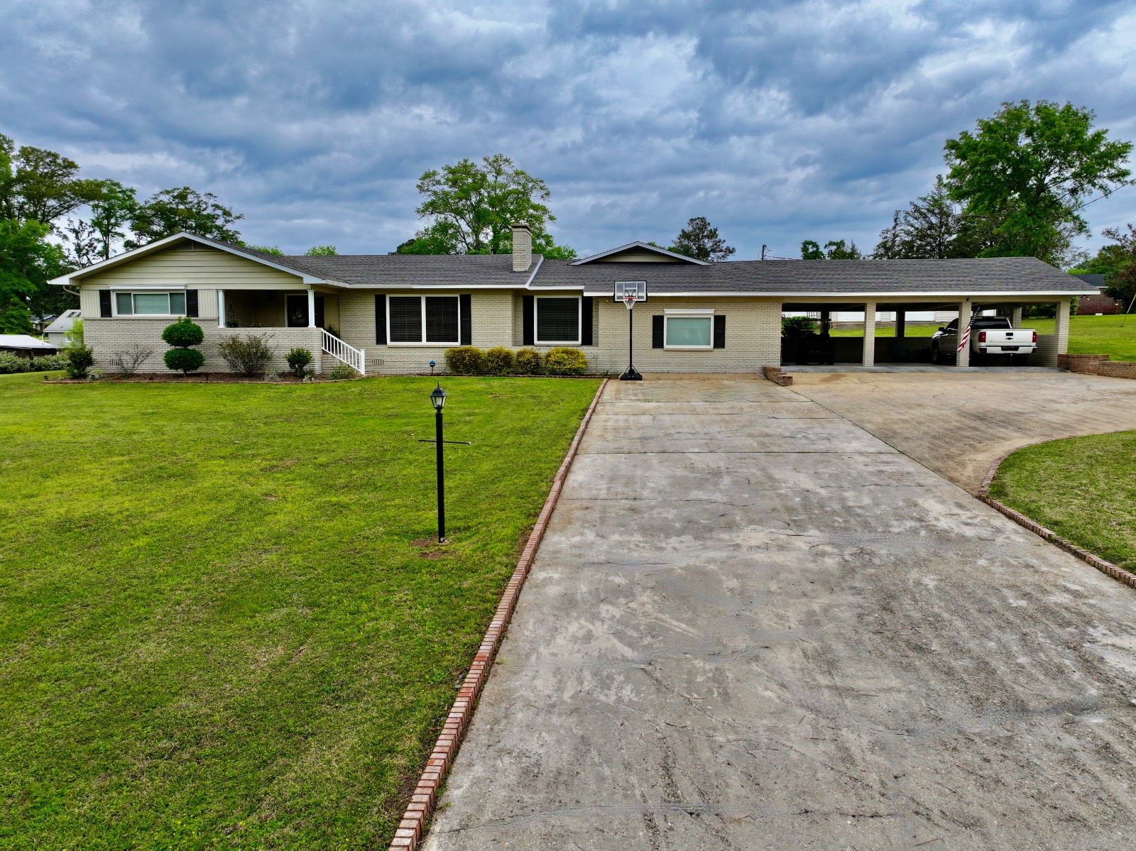 106 2nd Ave