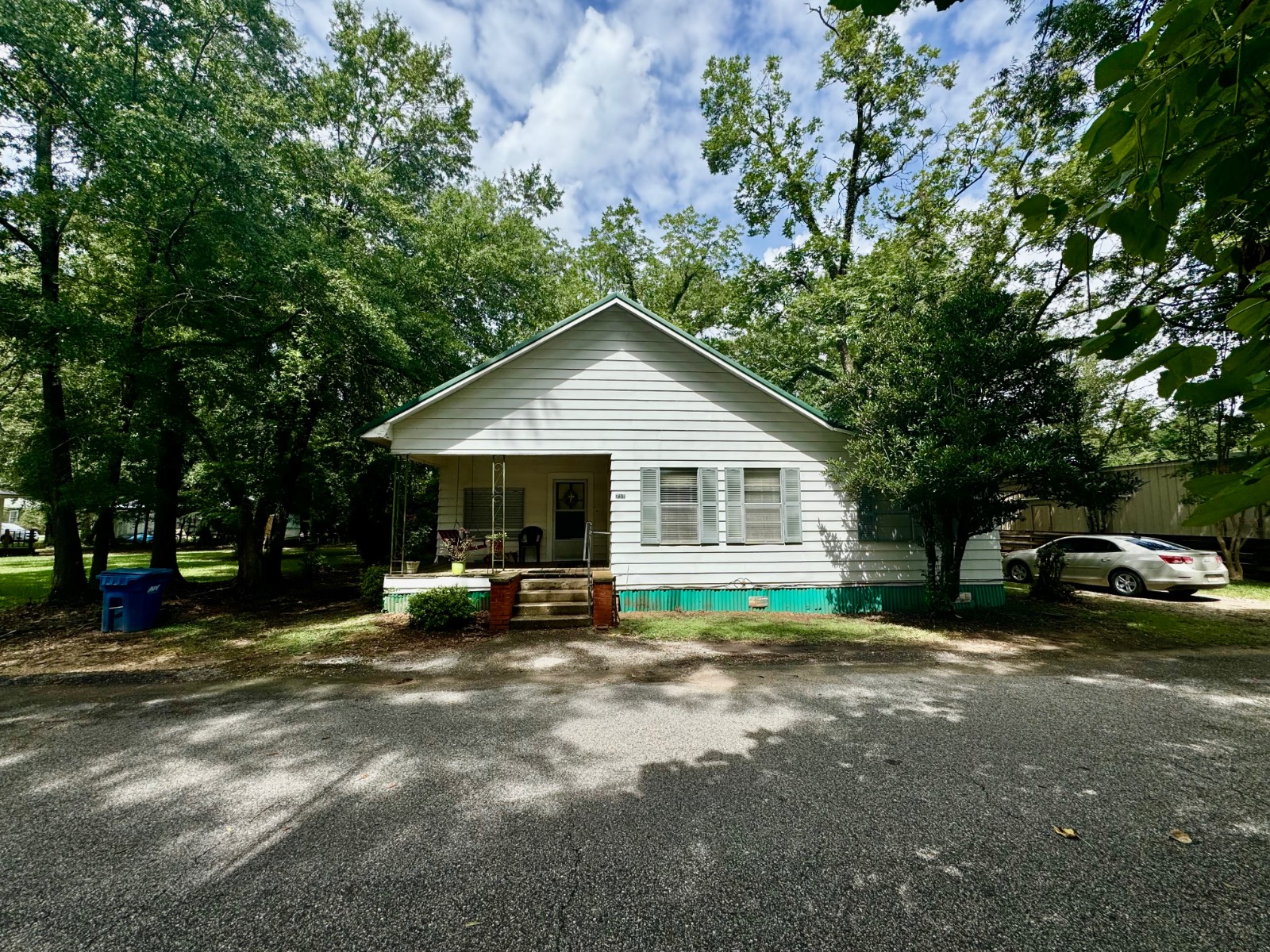711 Mulberry Ave