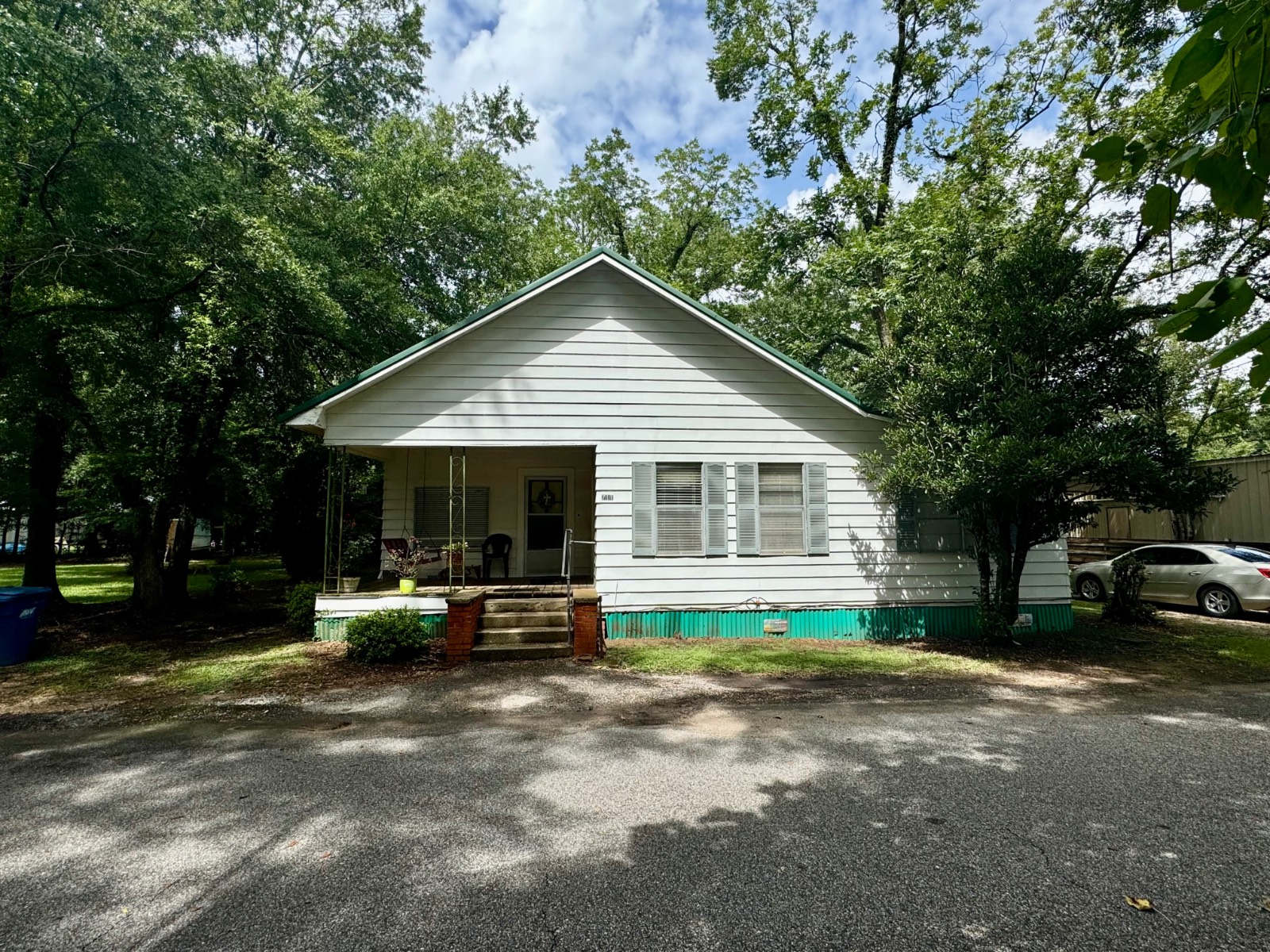 711 Mulberry Ave