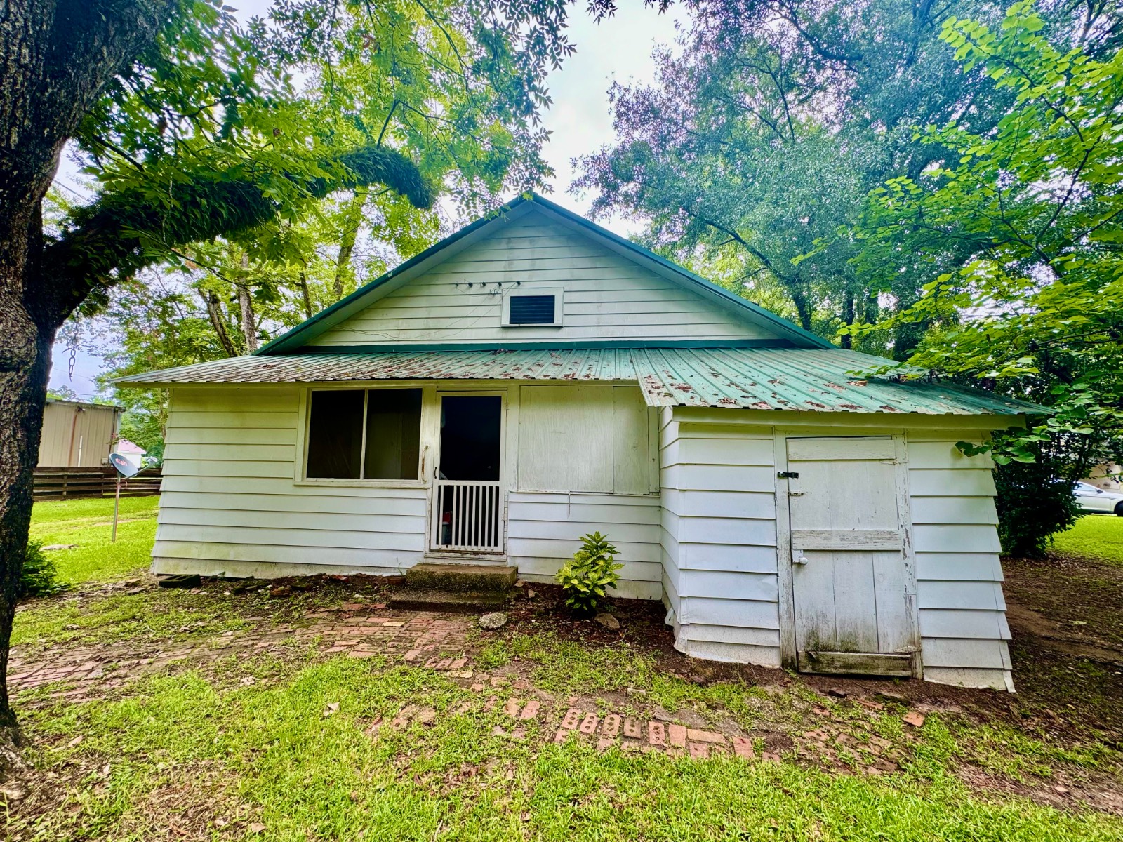 711 Mulberry Ave