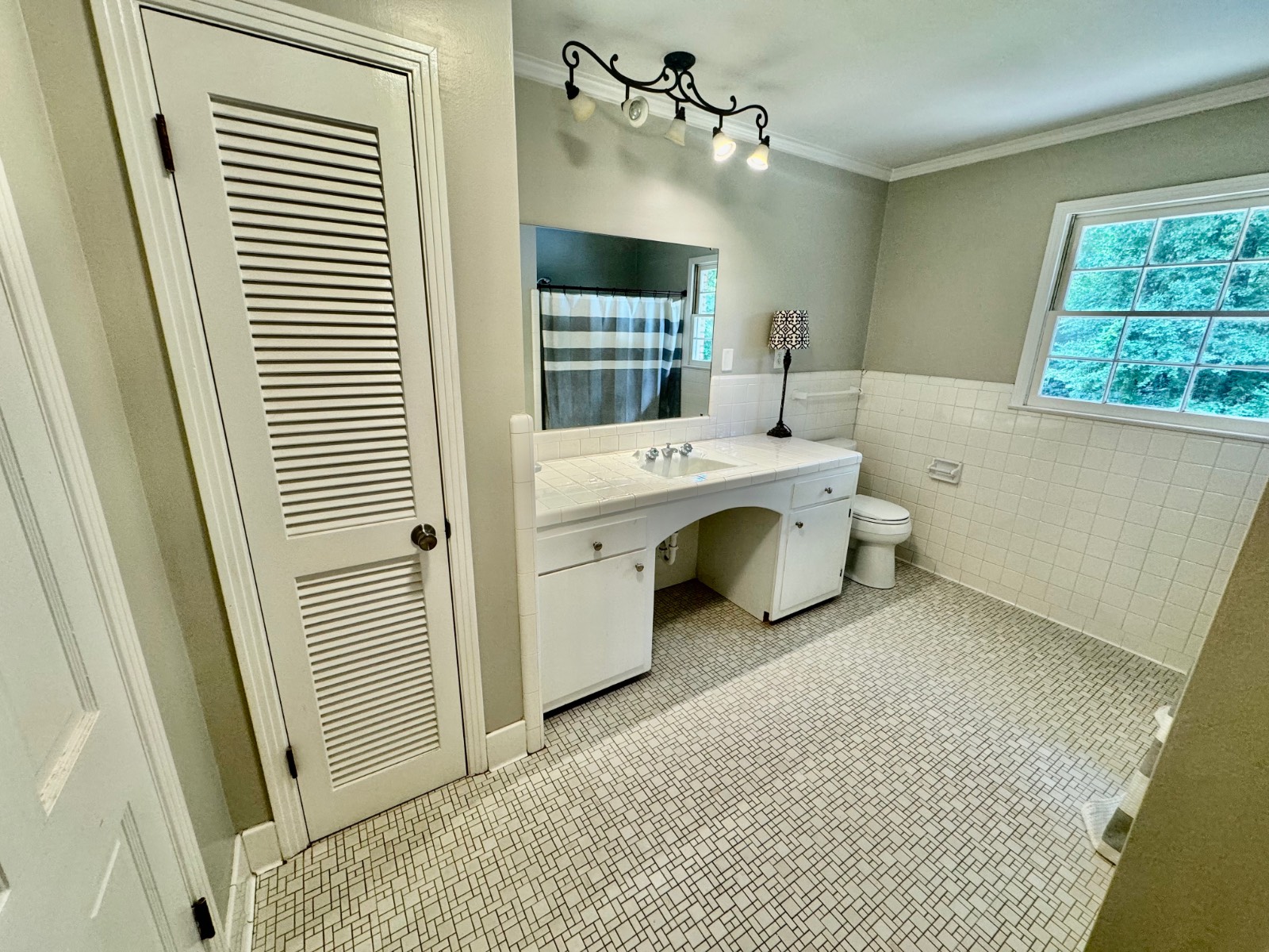 410 Edgewood Circle