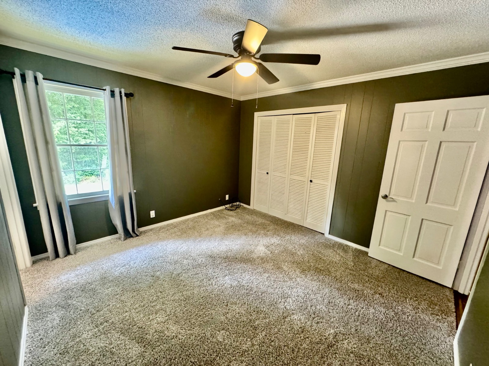 410 Edgewood Circle