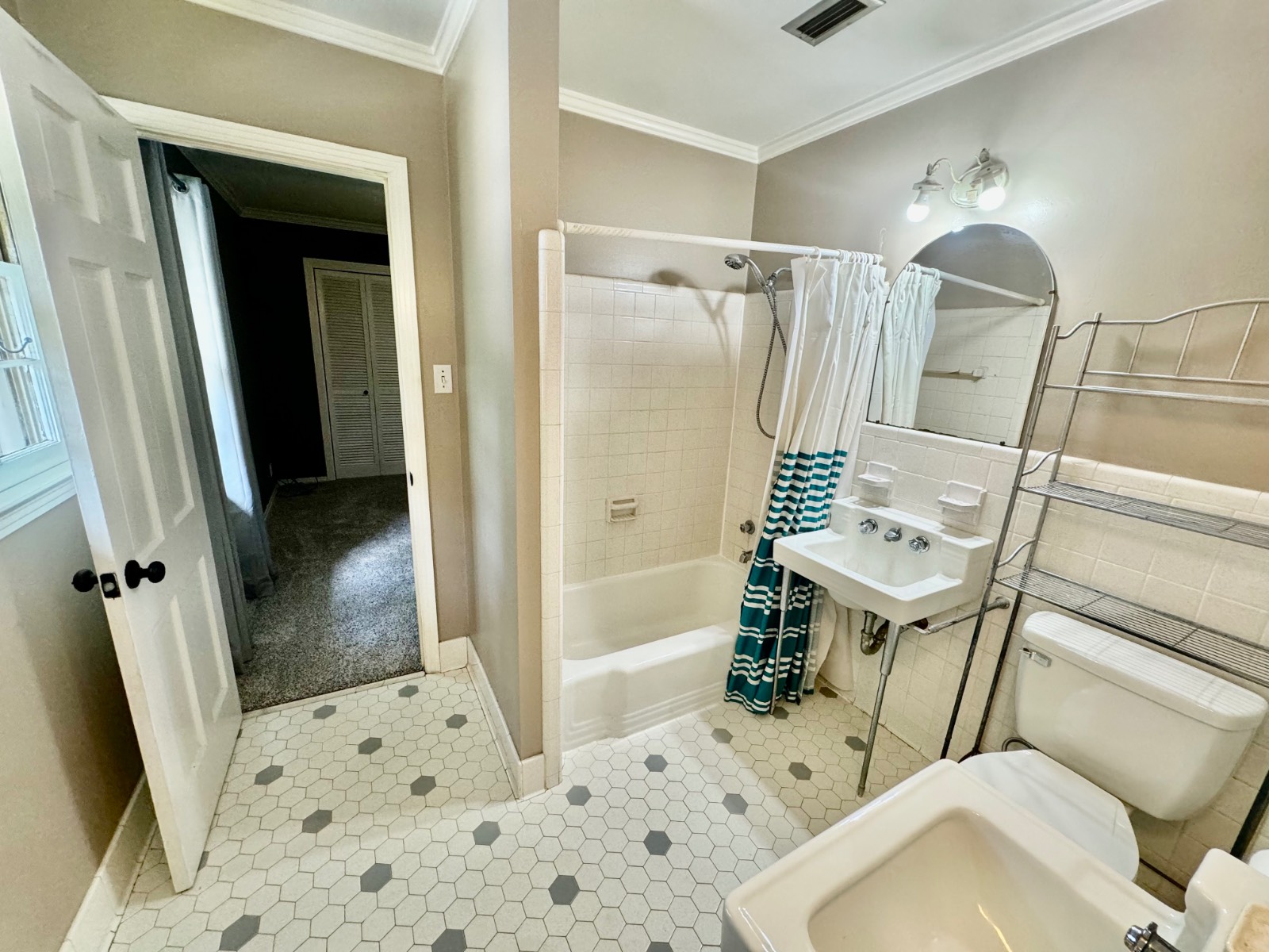 410 Edgewood Circle