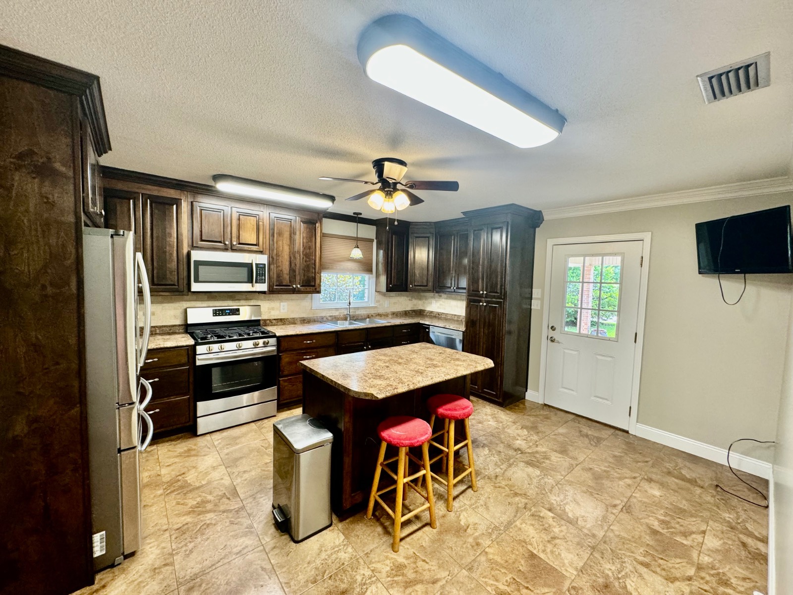 410 Edgewood Circle