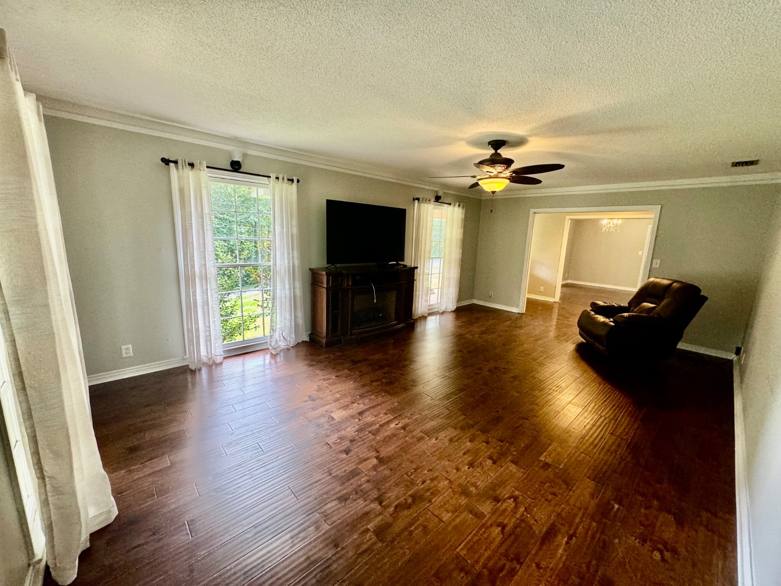 410 Edgewood Circle