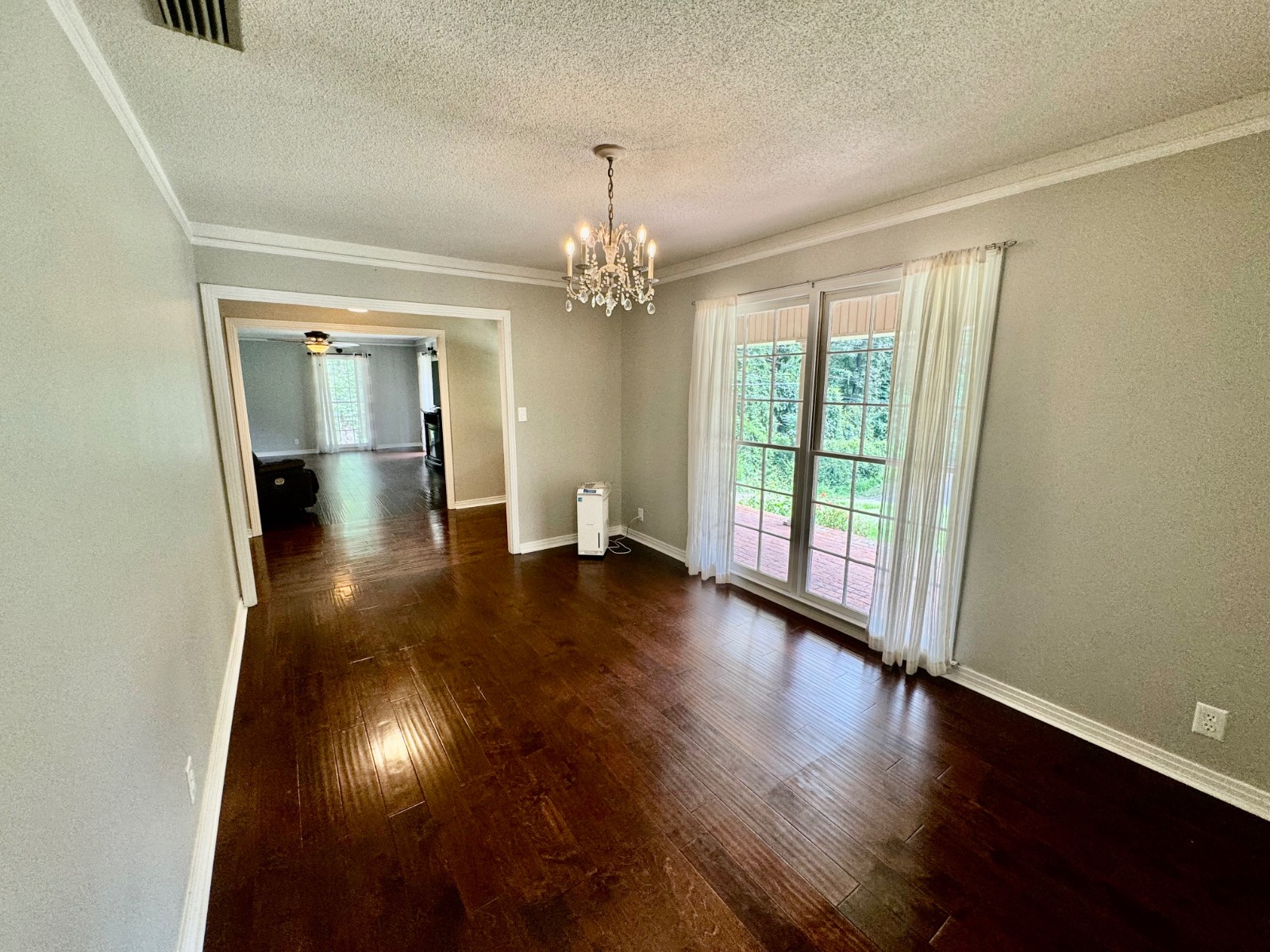 410 Edgewood Circle