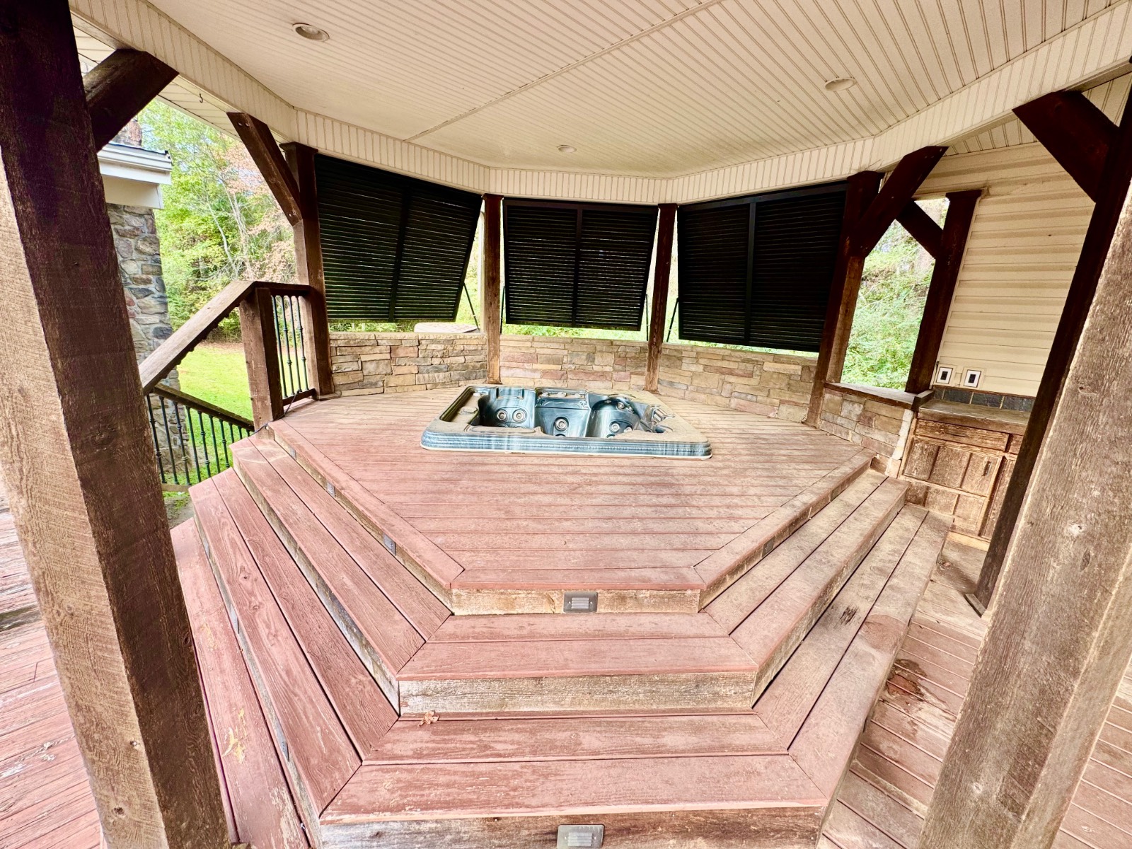 102 Shelton Ave