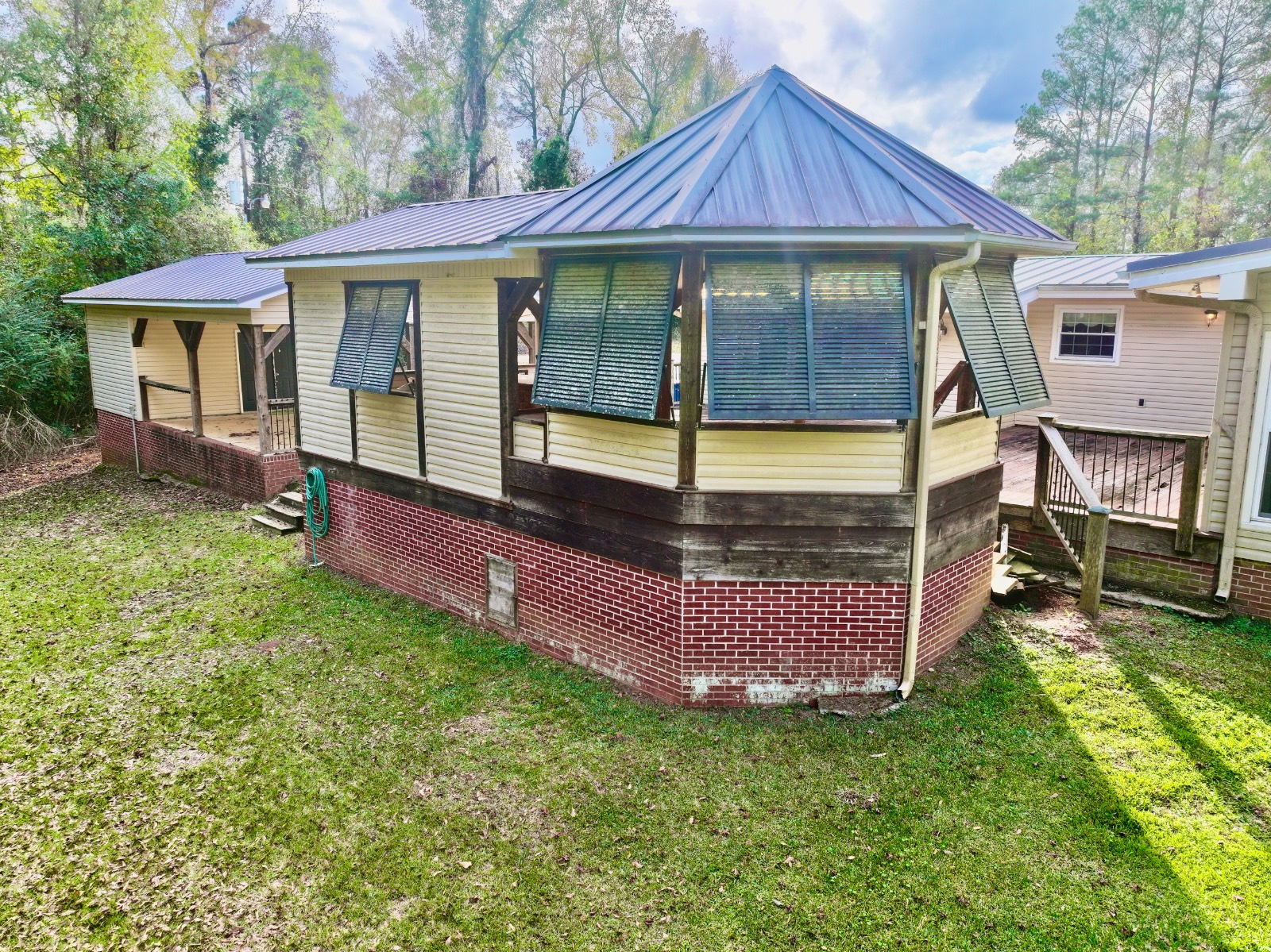 102 Shelton Ave