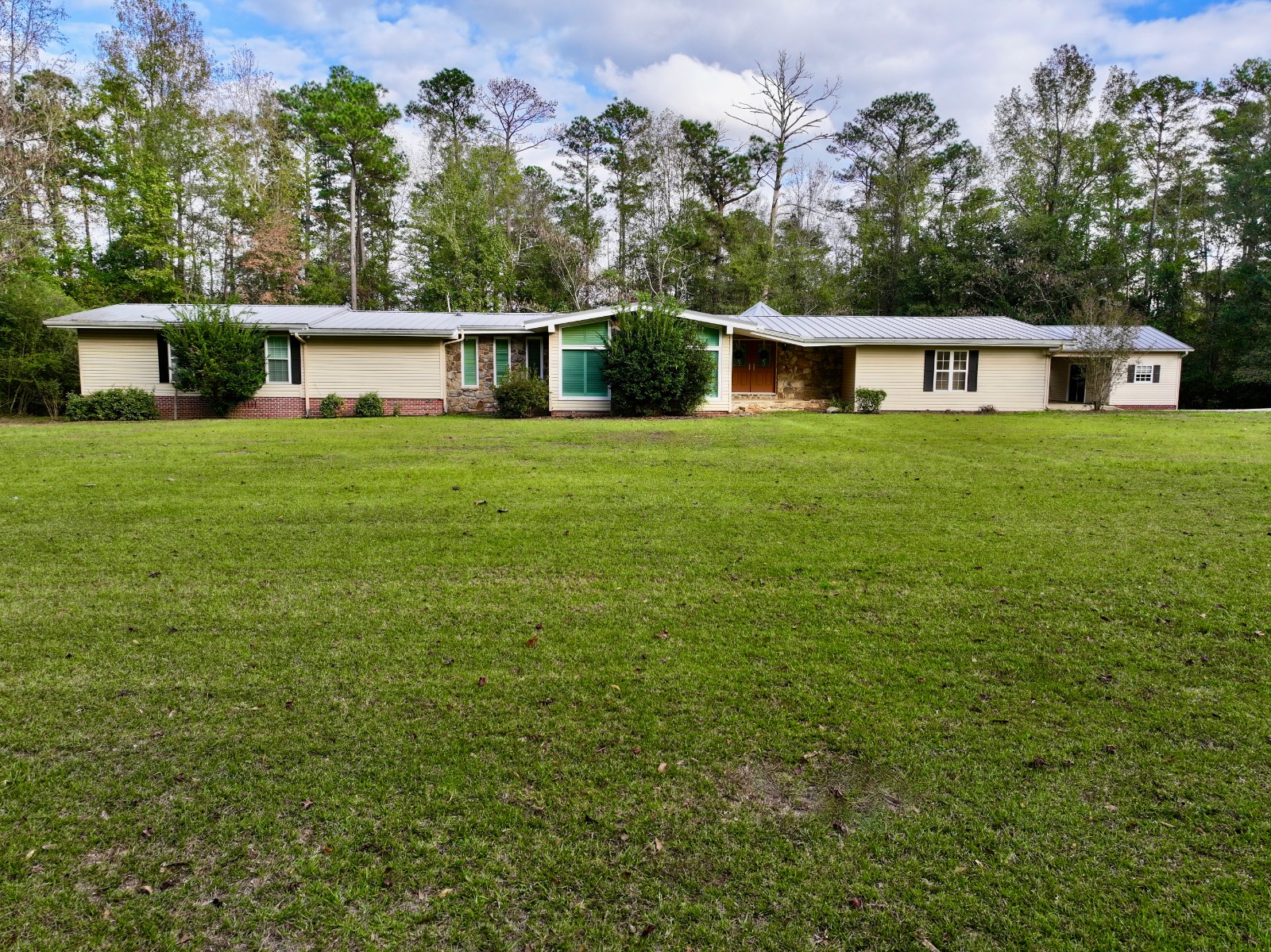 102 Shelton Ave