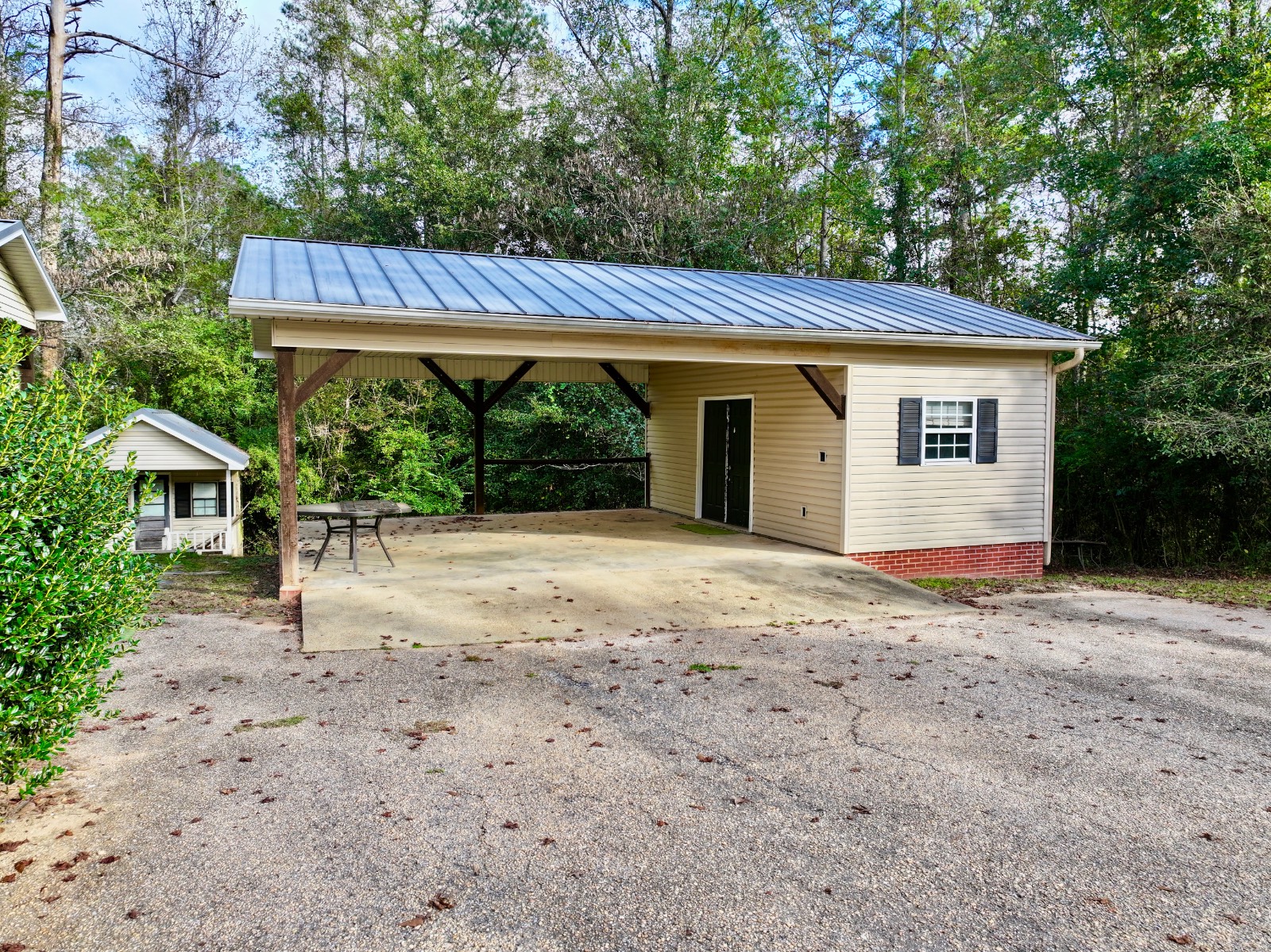102 Shelton Ave