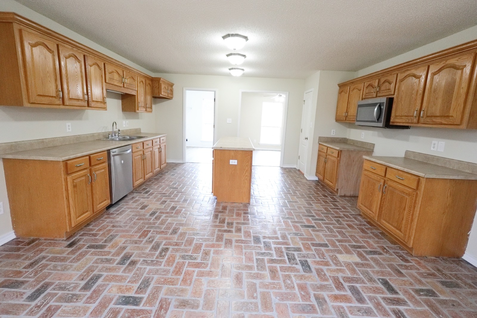 7810 Highway 154