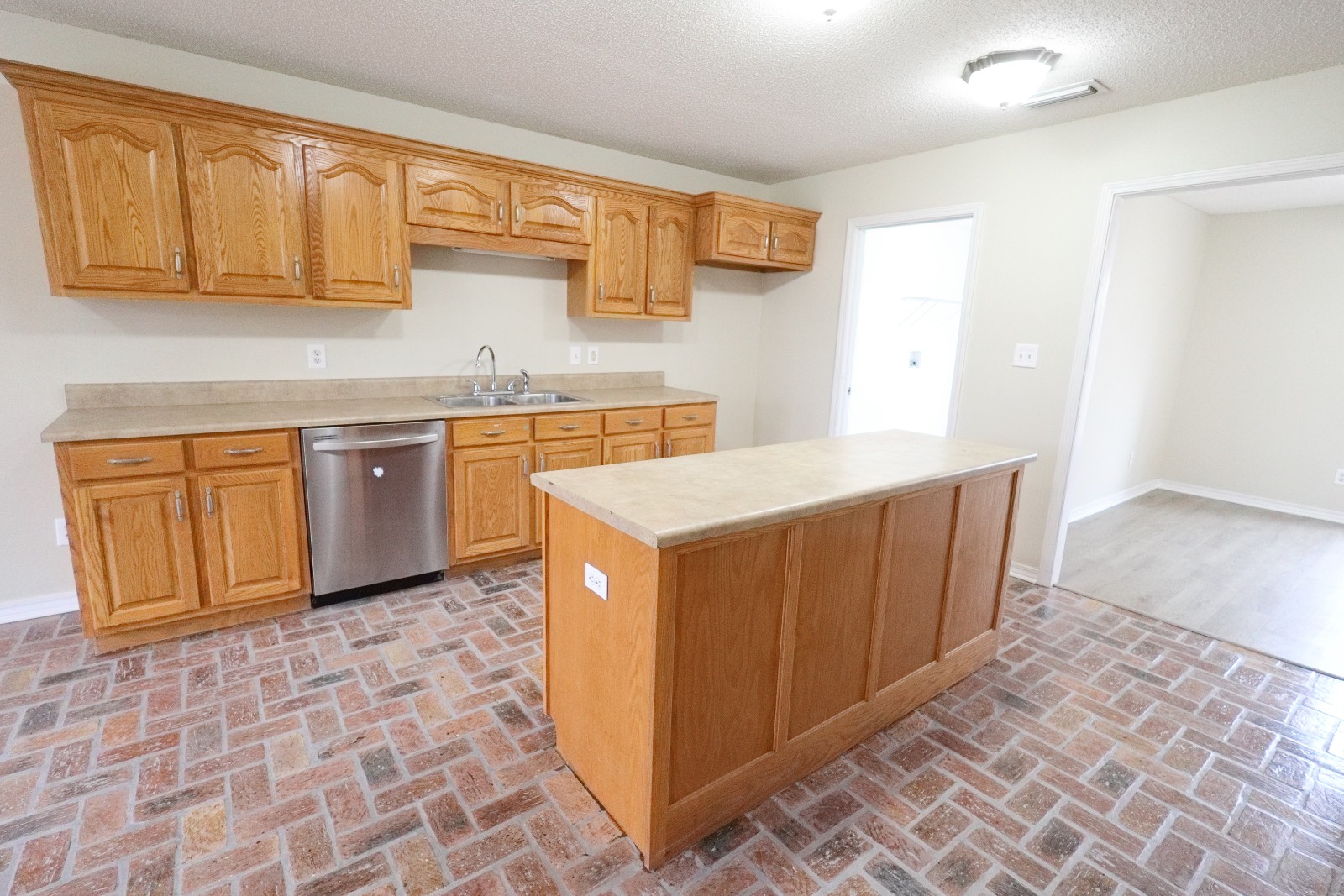 7810 Highway 154