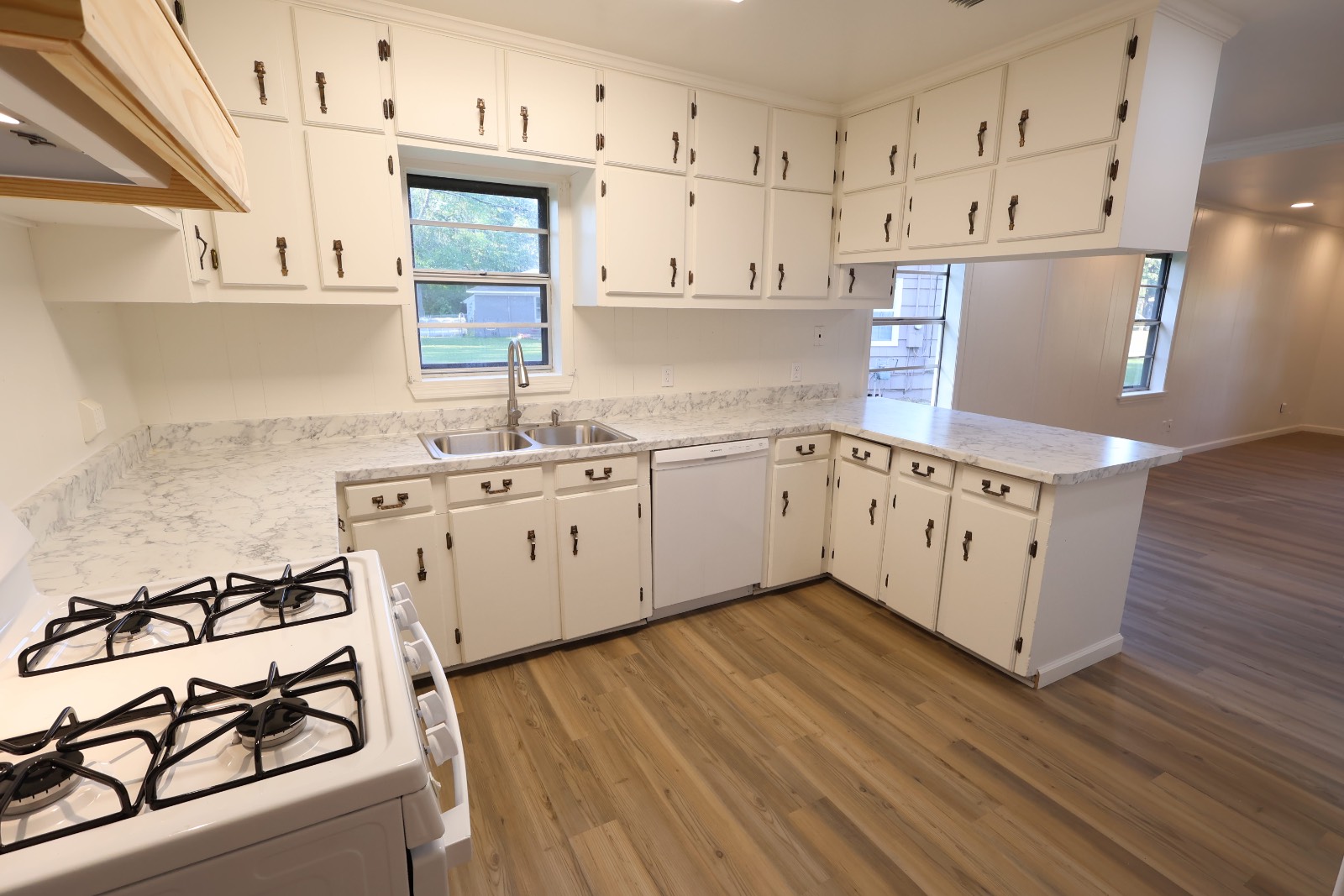 1301 Meadowbrook Lane