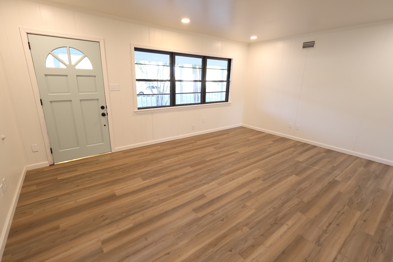 1301 Meadowbrook Lane