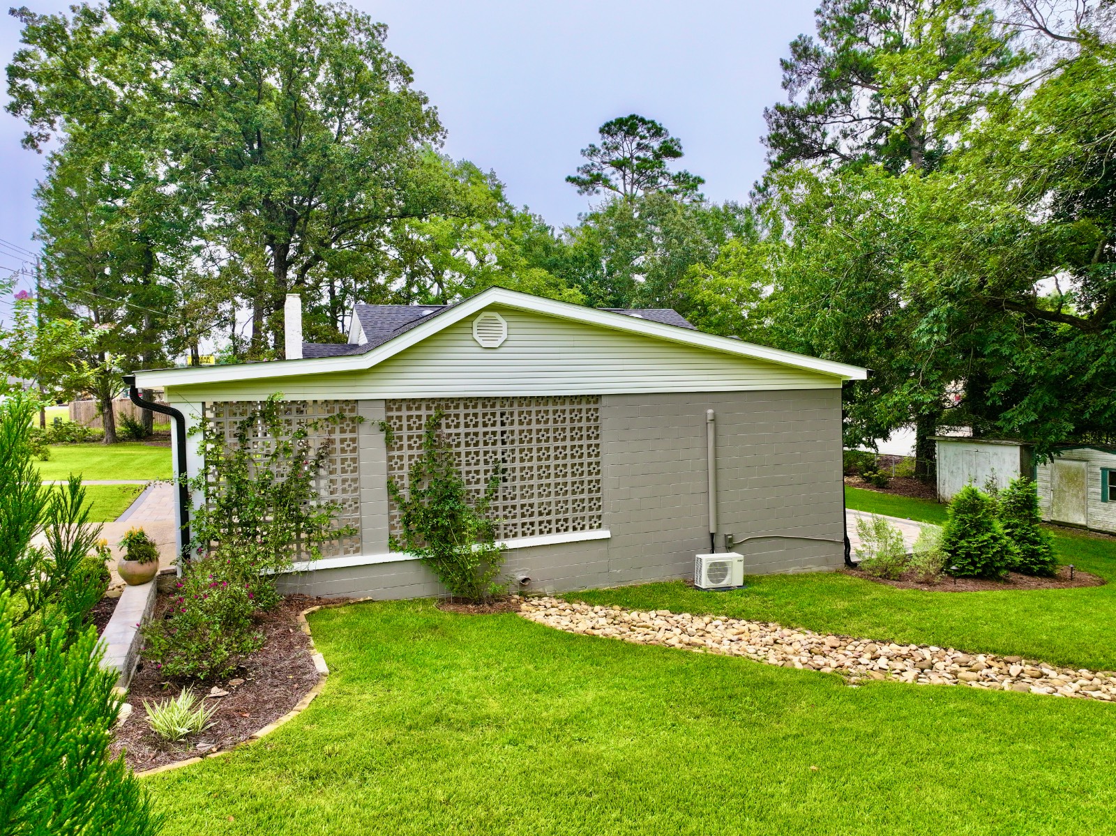 605 Foster Avenue