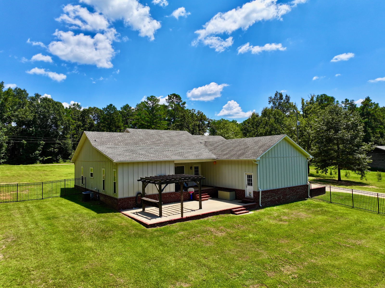 825 Whitehead Lane