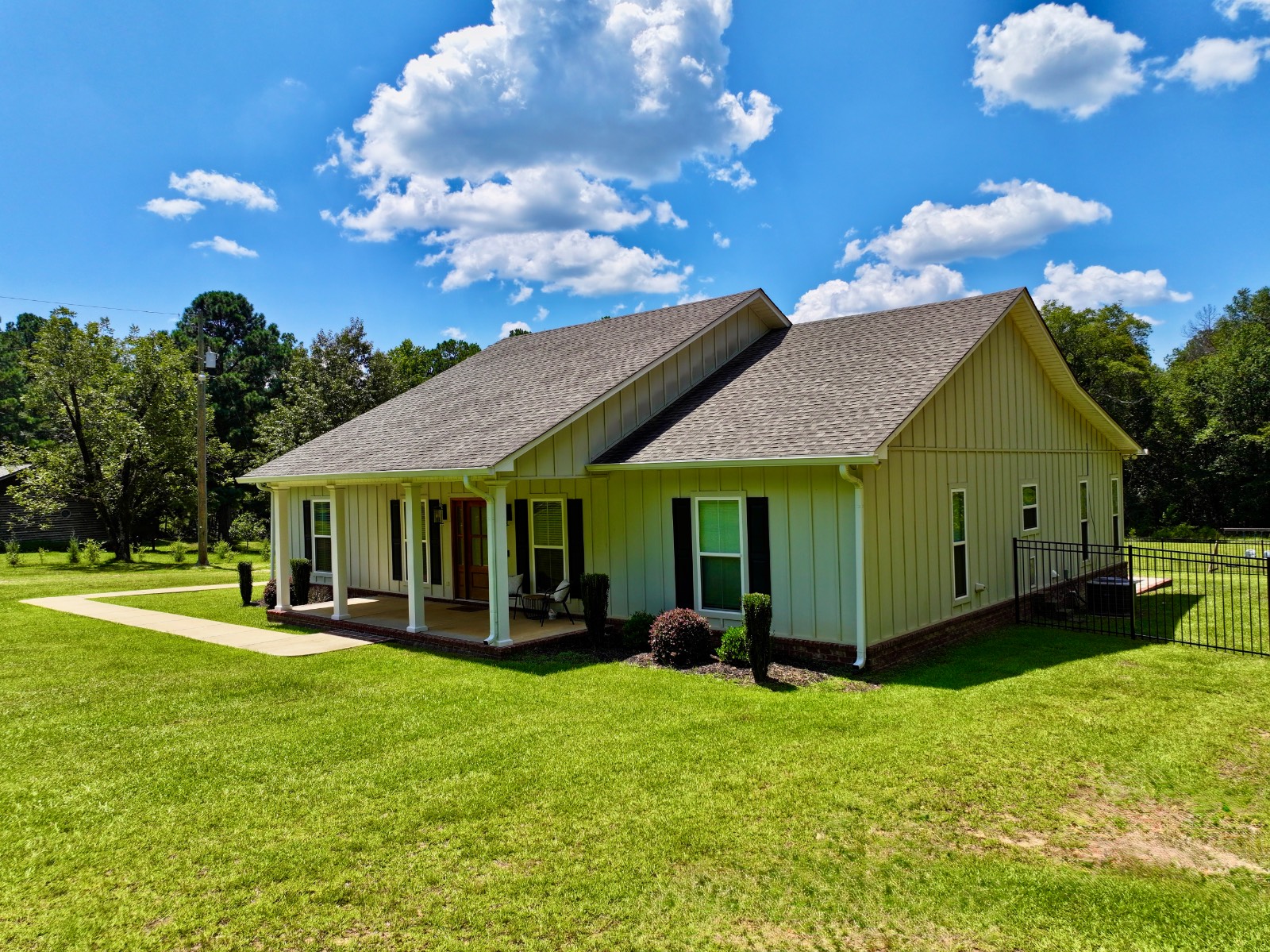 825 Whitehead Lane