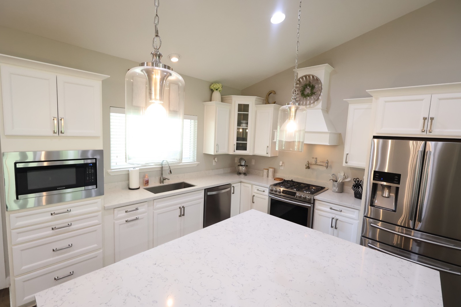 825 Whitehead Lane