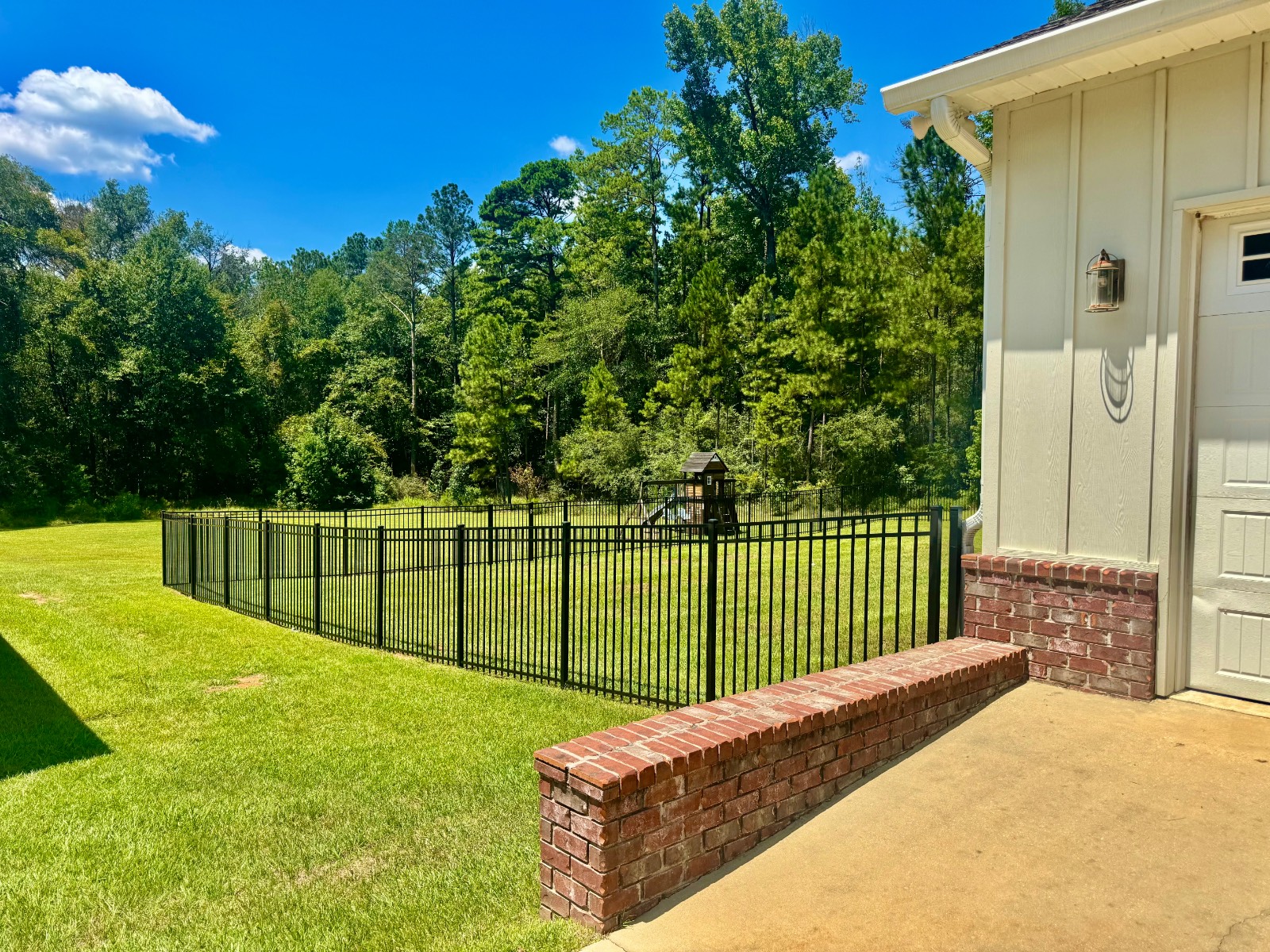 825 Whitehead Lane