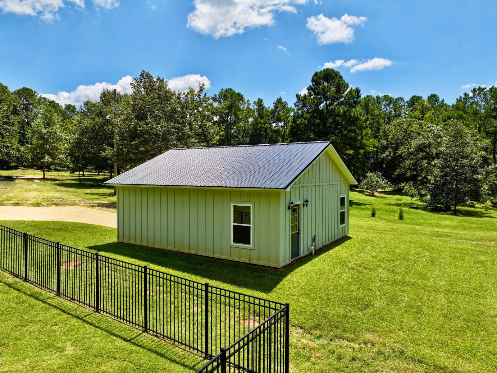 825 Whitehead Lane