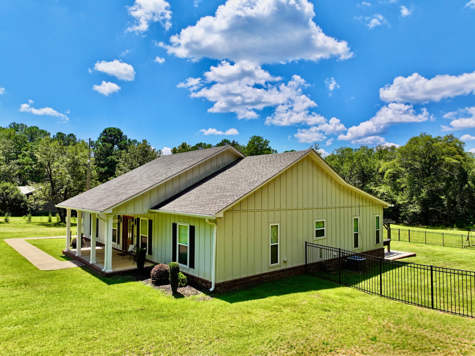 825 Whitehead Lane