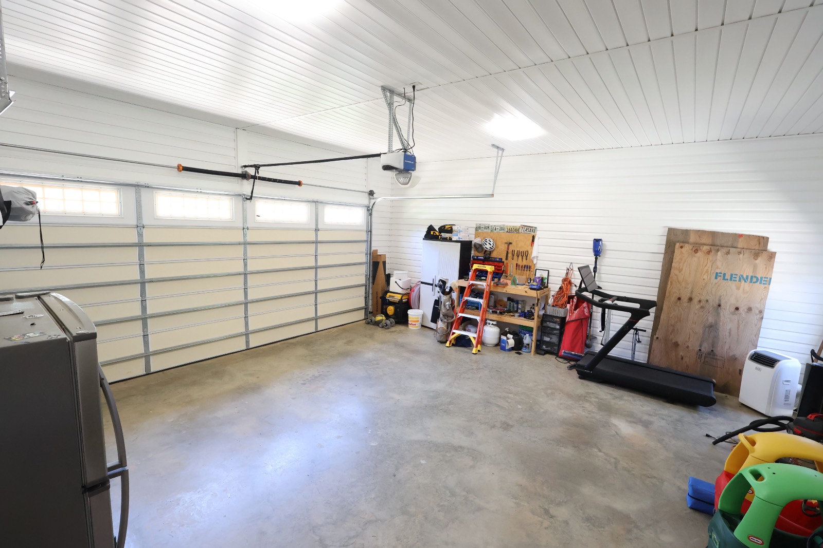 825 Whitehead Lane