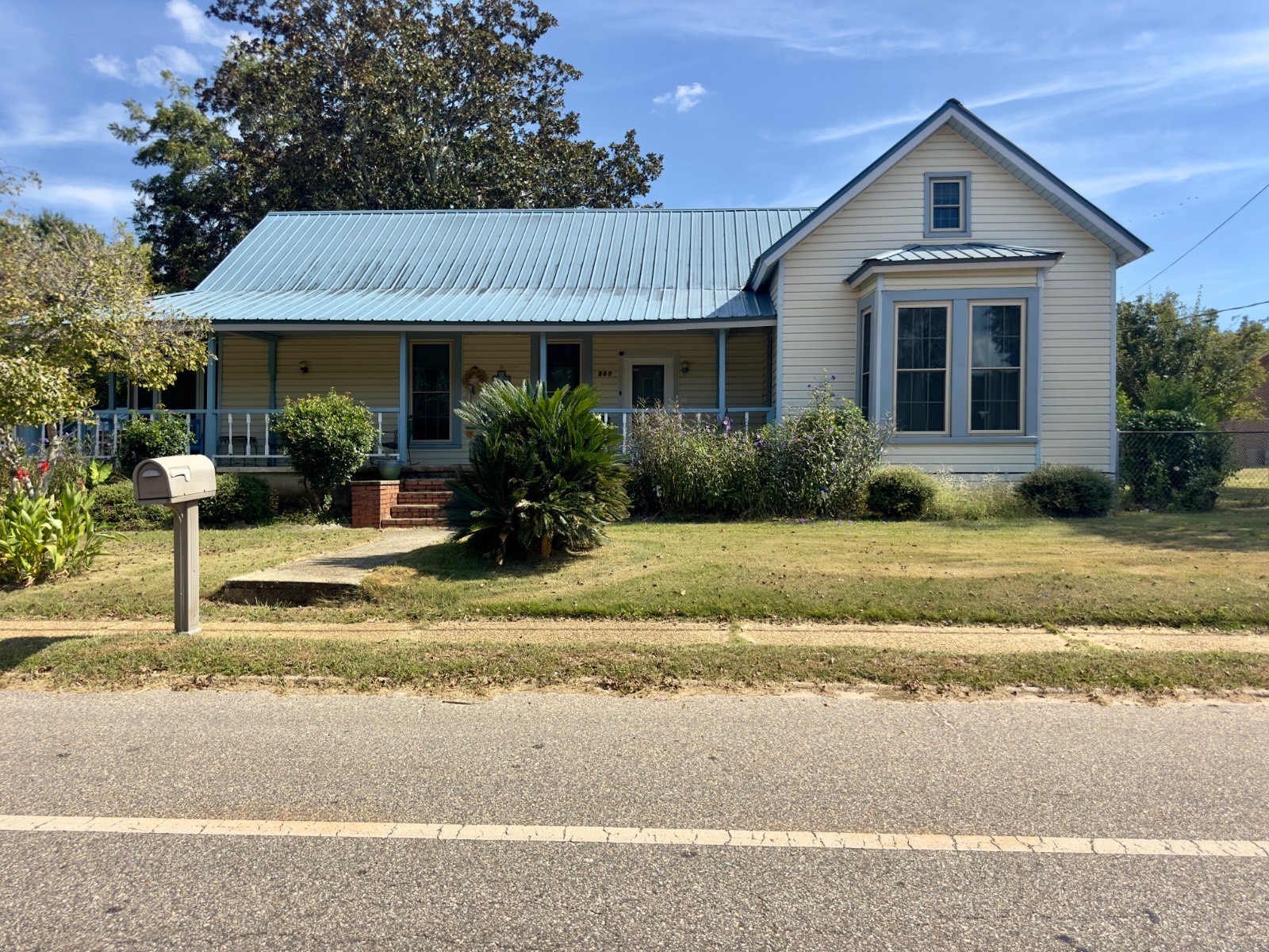 809 Commerce Street