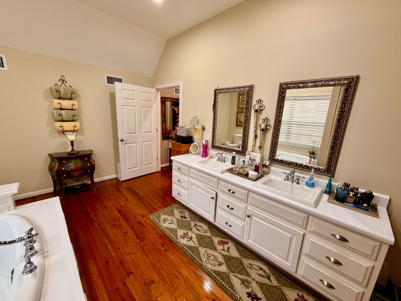 1560 Linwood Drive