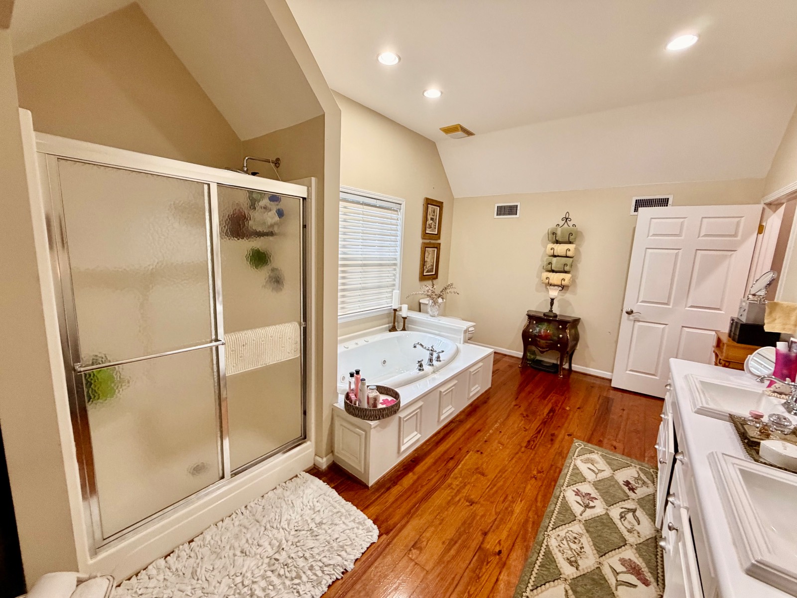 1560 Linwood Drive
