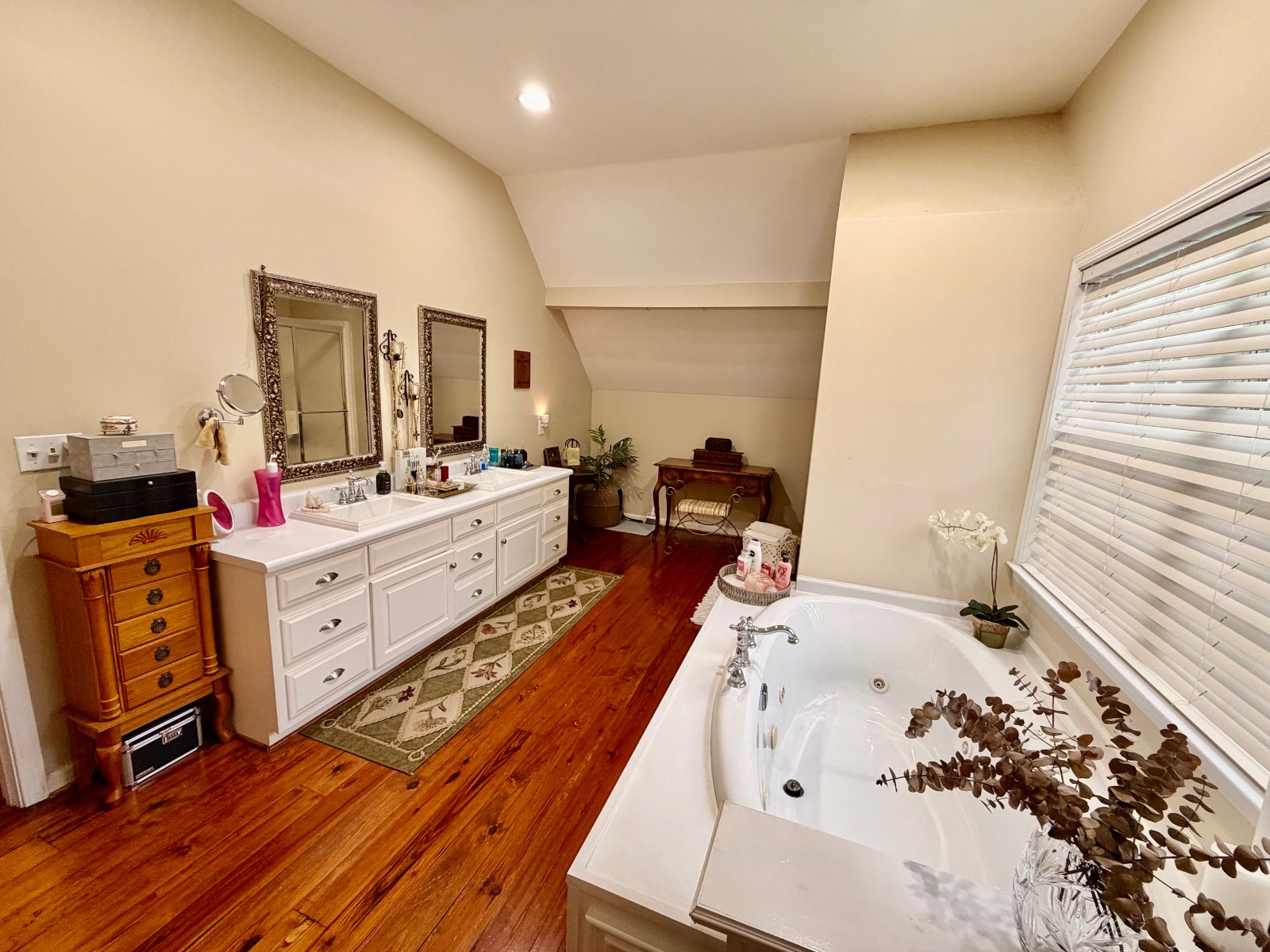 1560 Linwood Drive