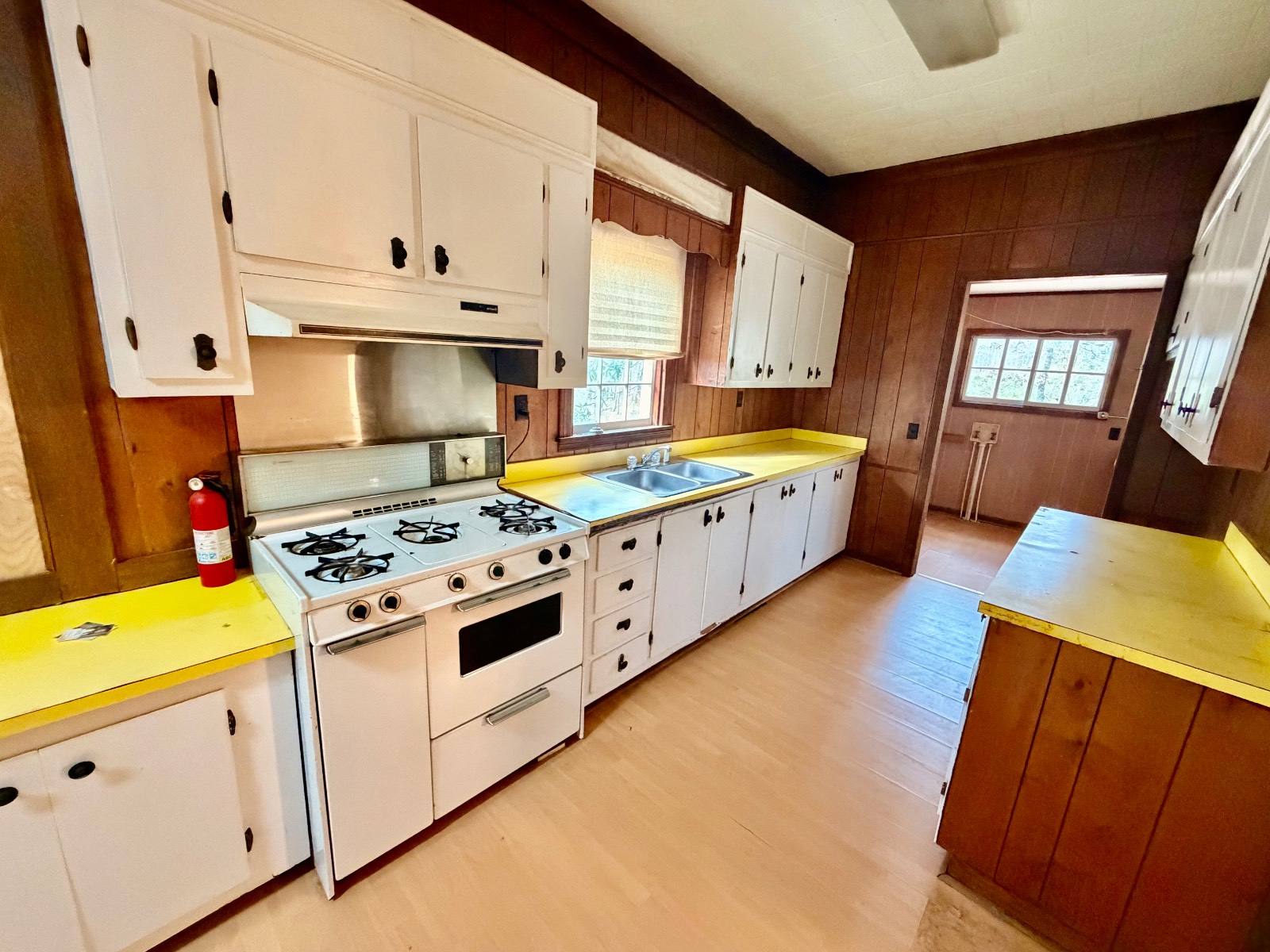 2056 Old Highway 5 S