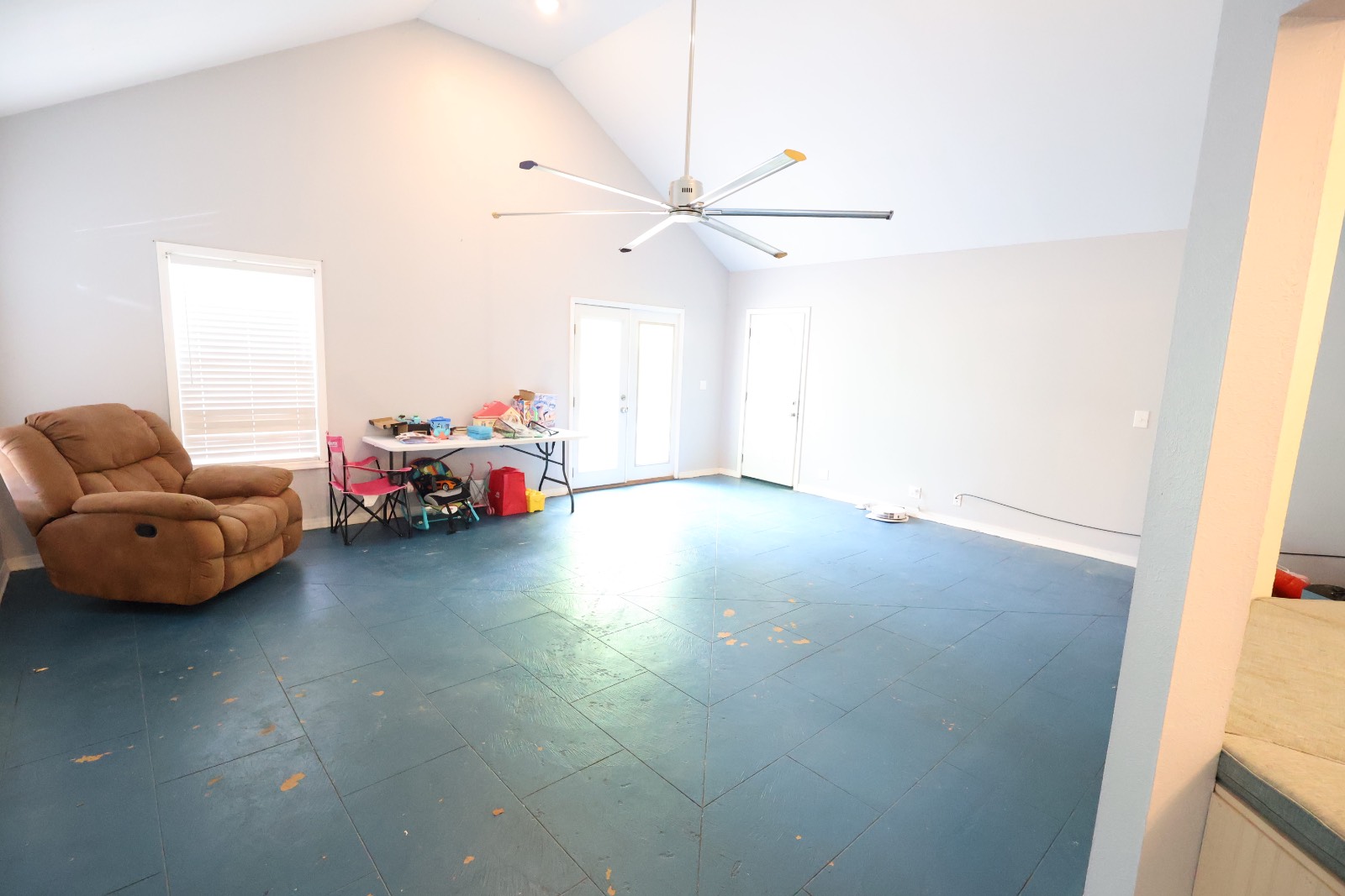 350 Cherry Ave