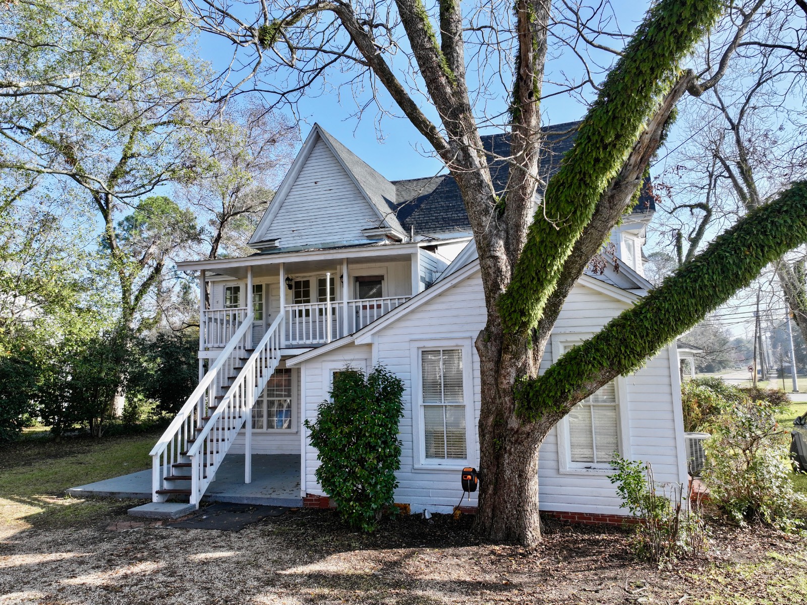 301 College Ave