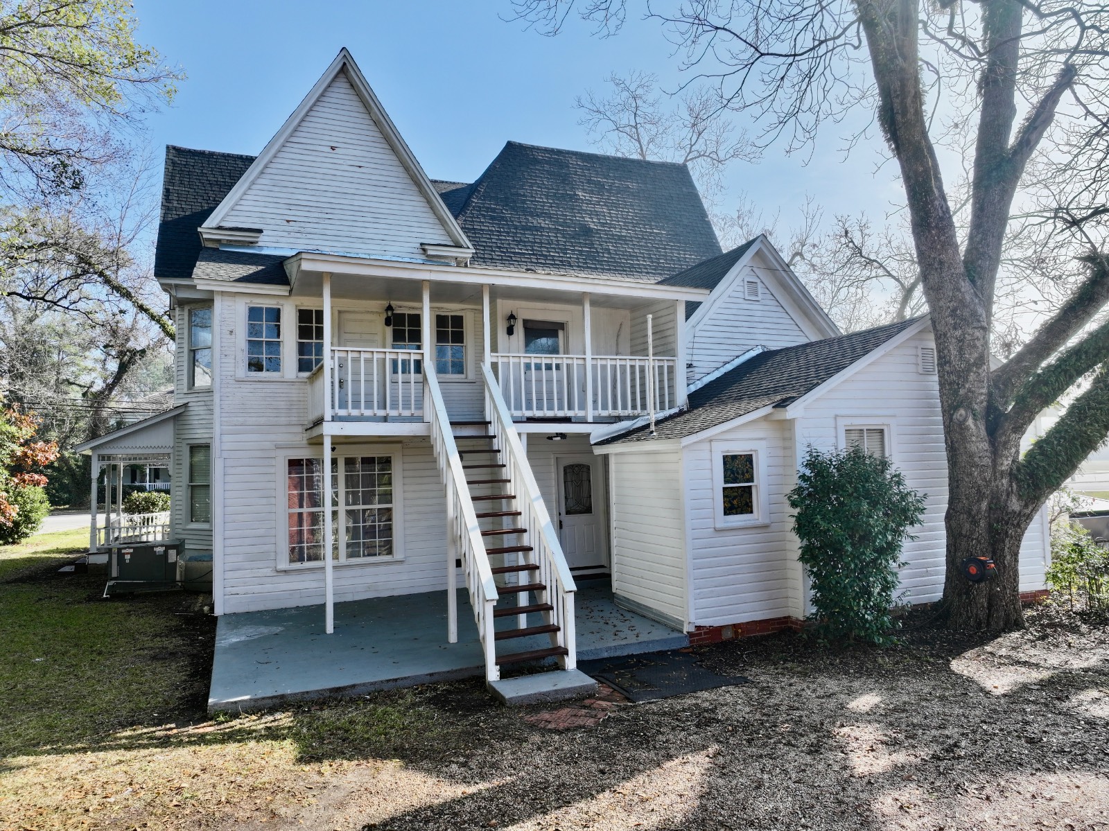 301 College Ave