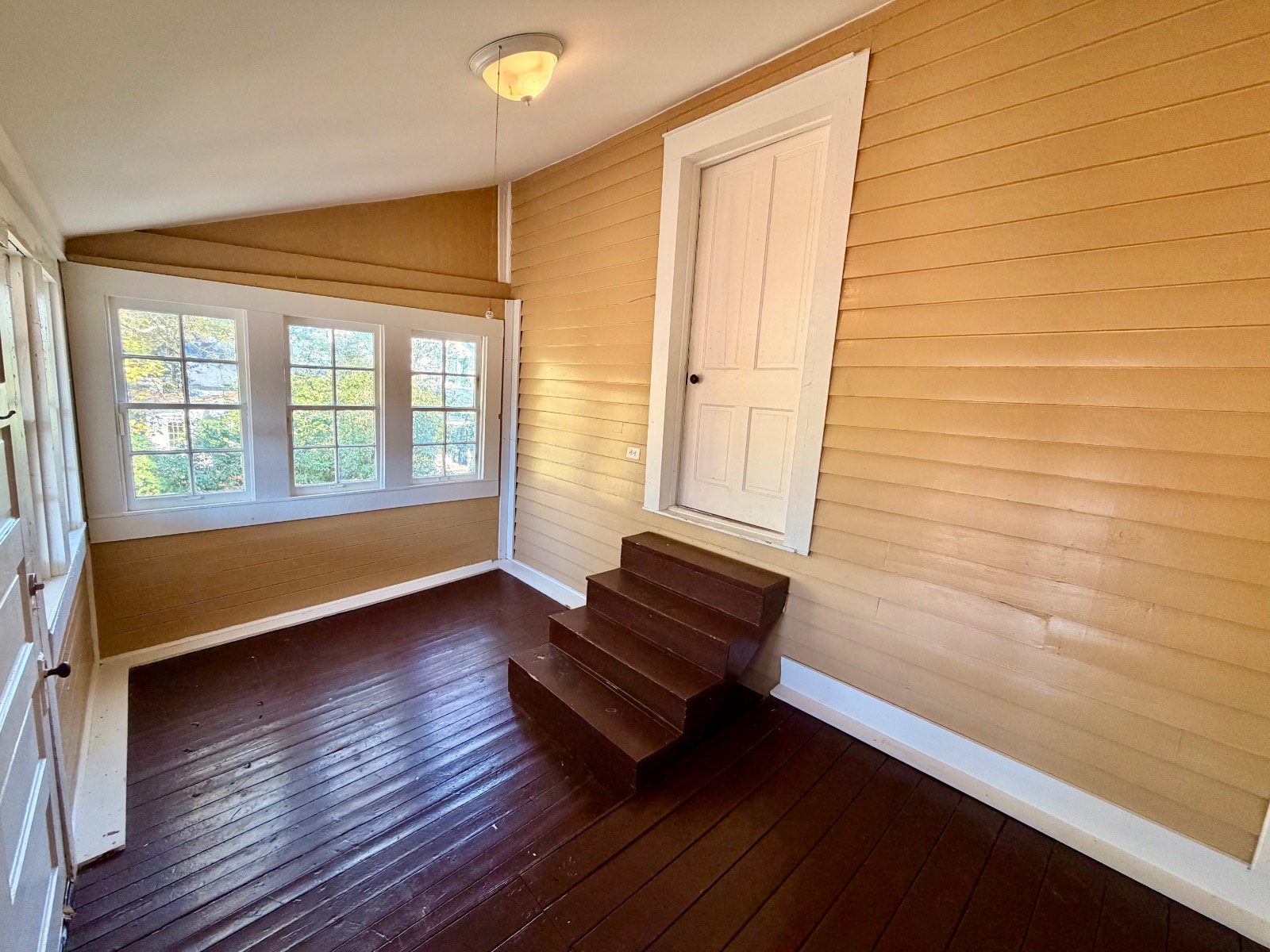 301 College Ave