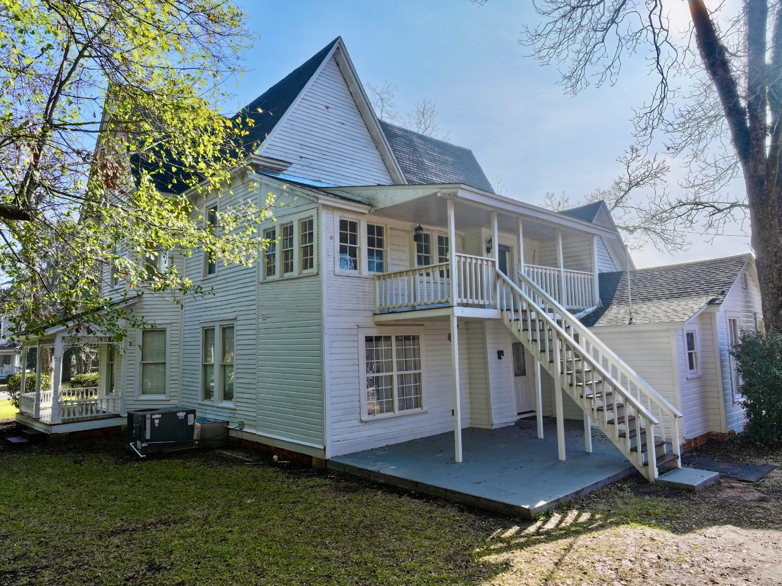 301 College Ave