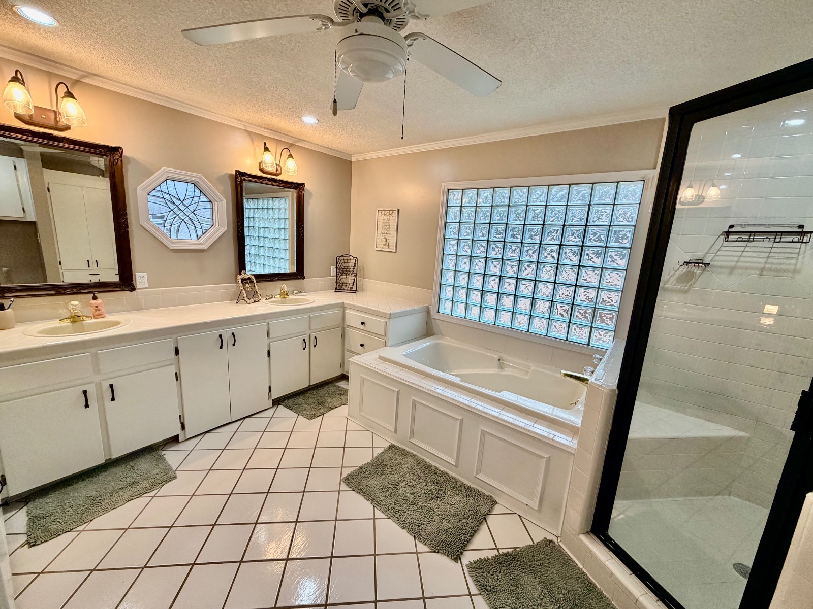 1520 N Andrews Drive