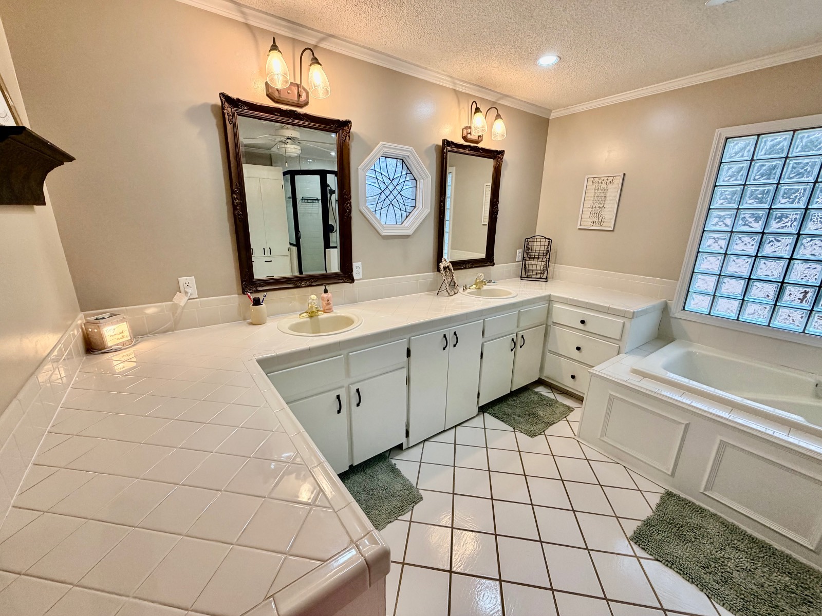 1520 N Andrews Drive