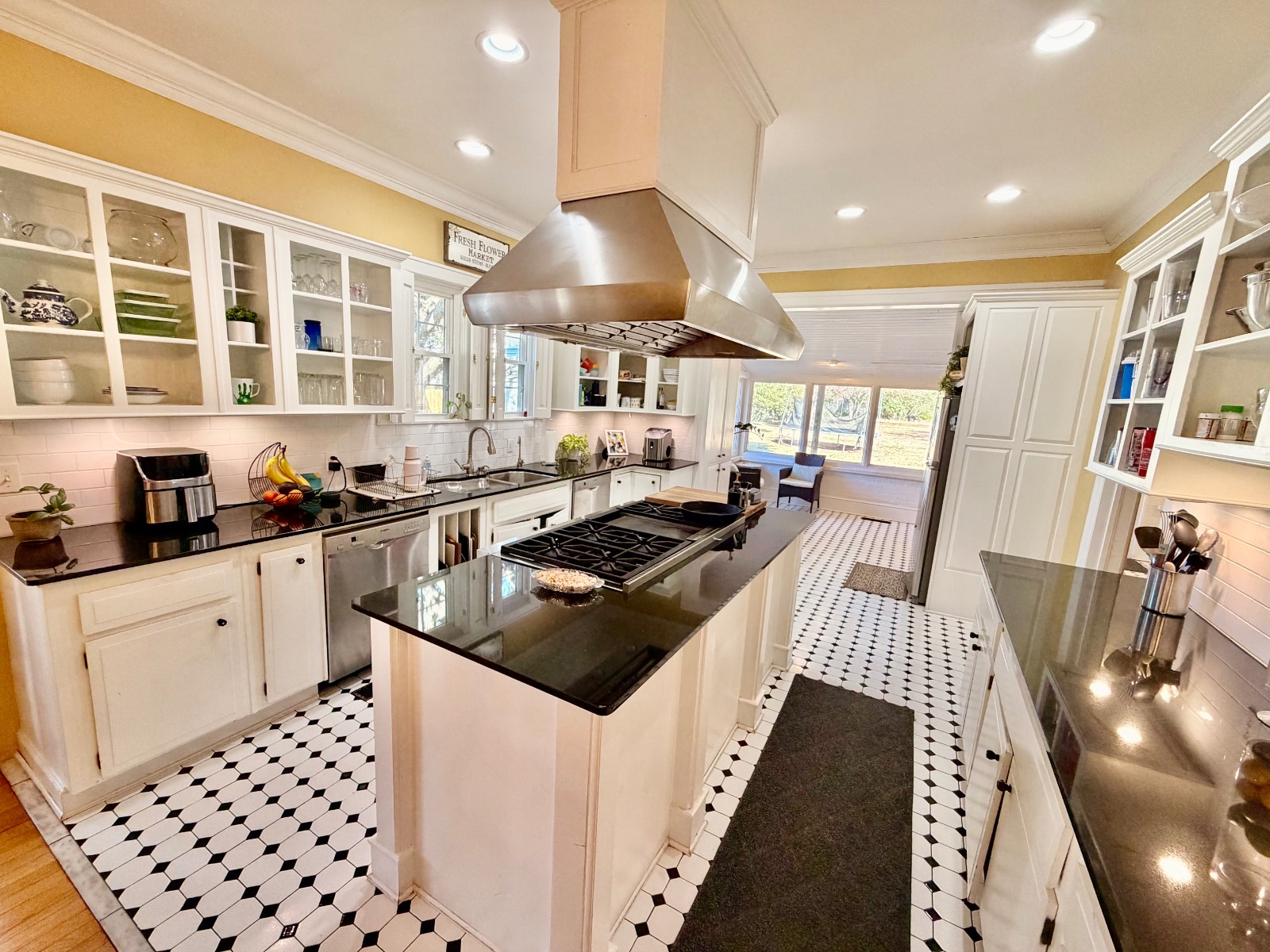 128 West Clinton Street