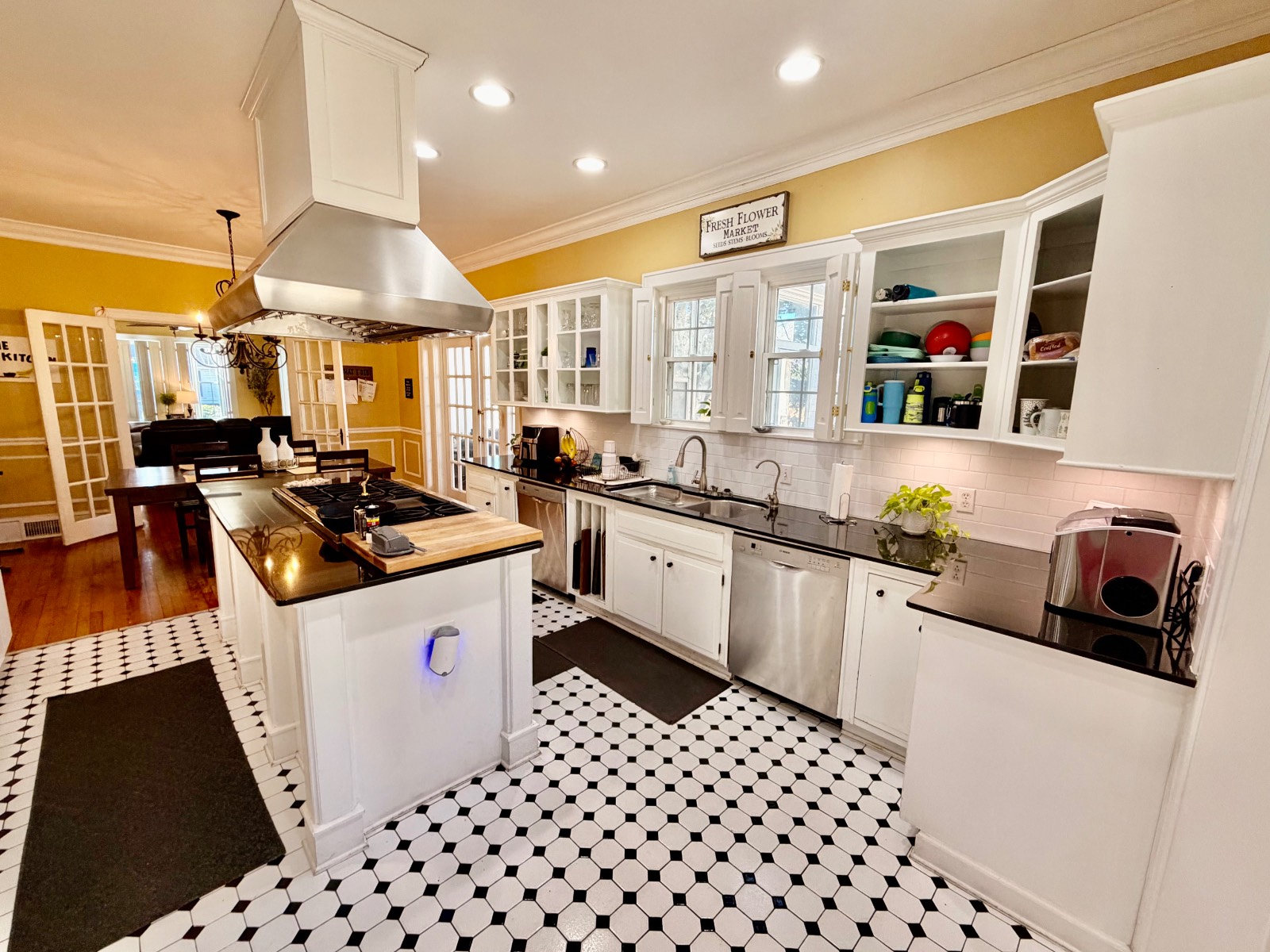 128 West Clinton Street