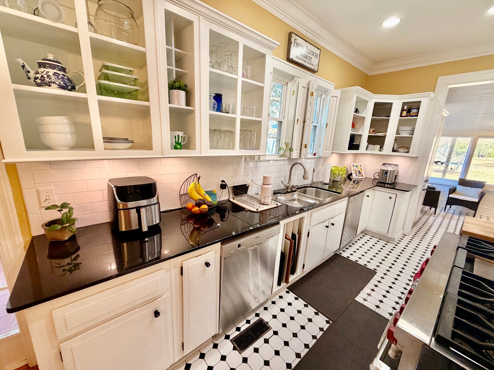 128 West Clinton Street