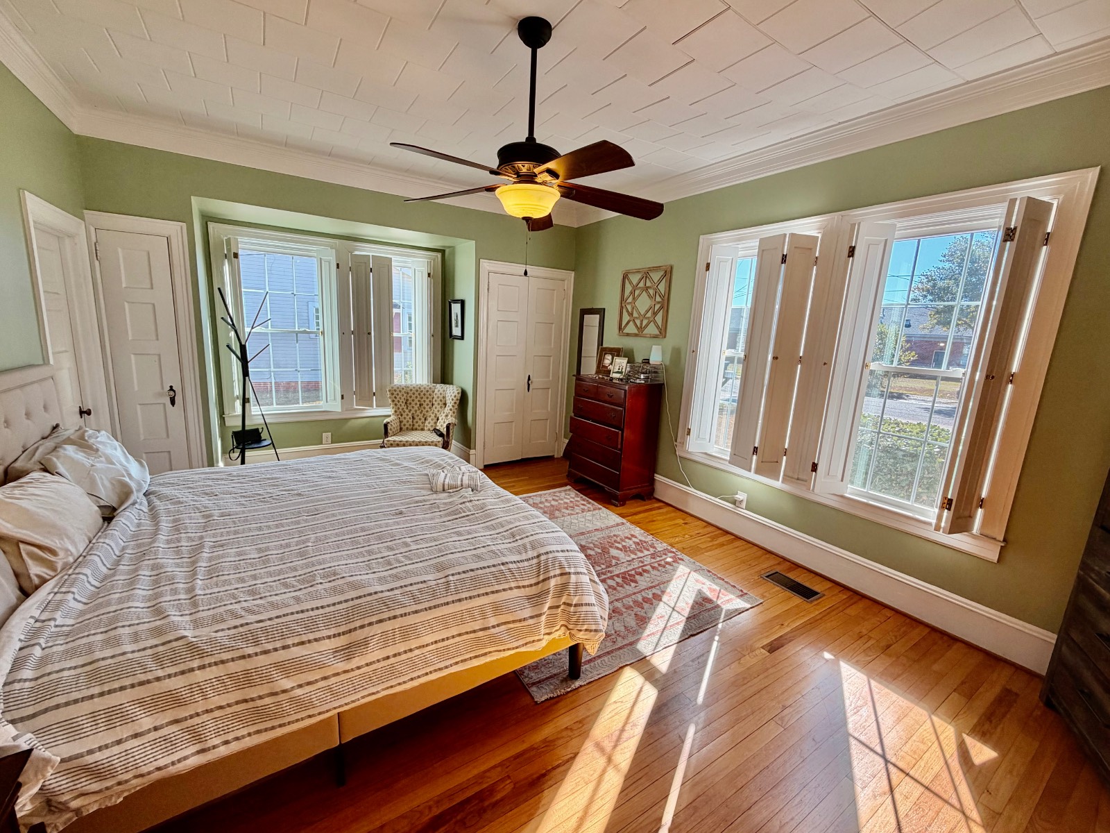 128 West Clinton Street