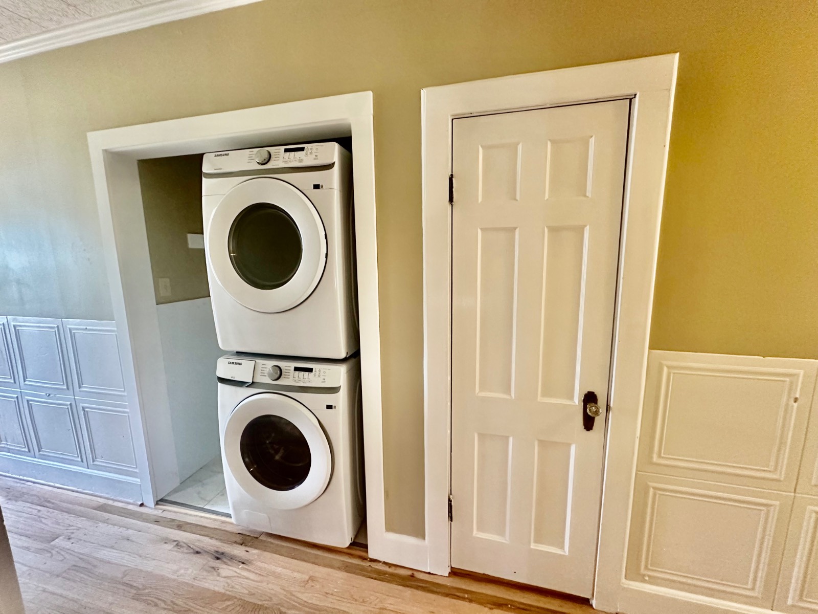 1047 West Front Street