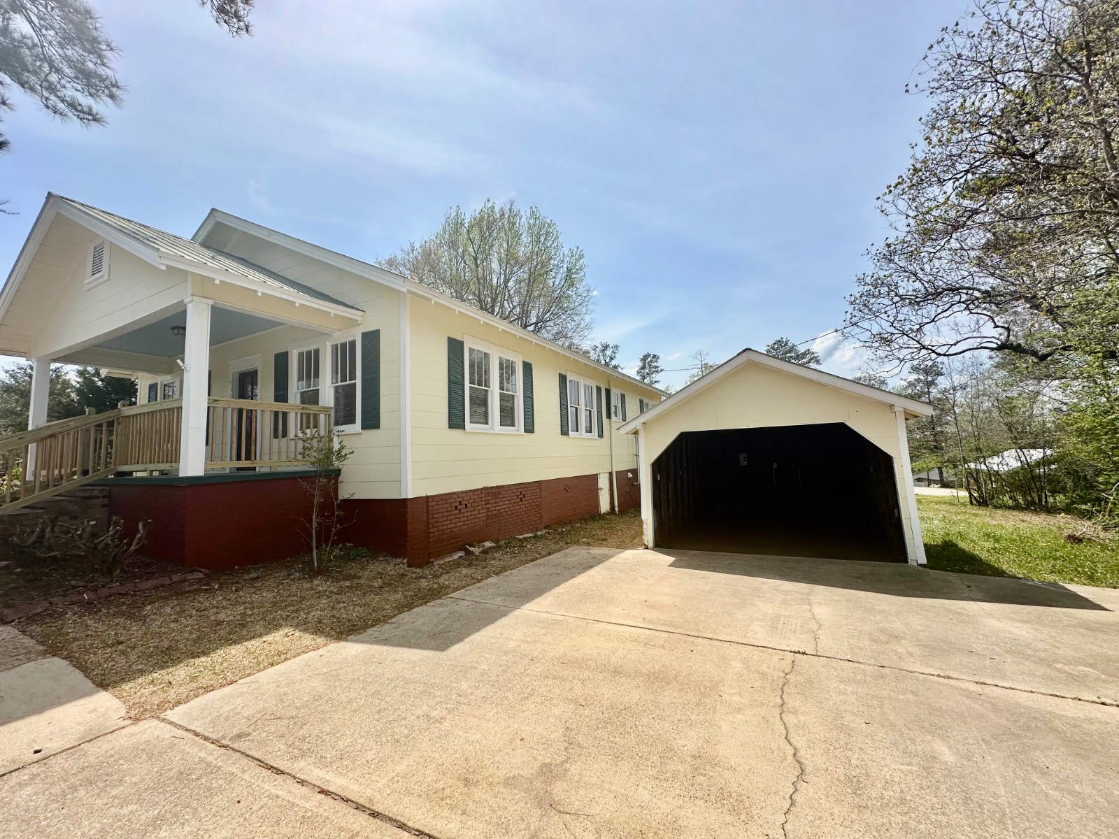 1047 West Front Street