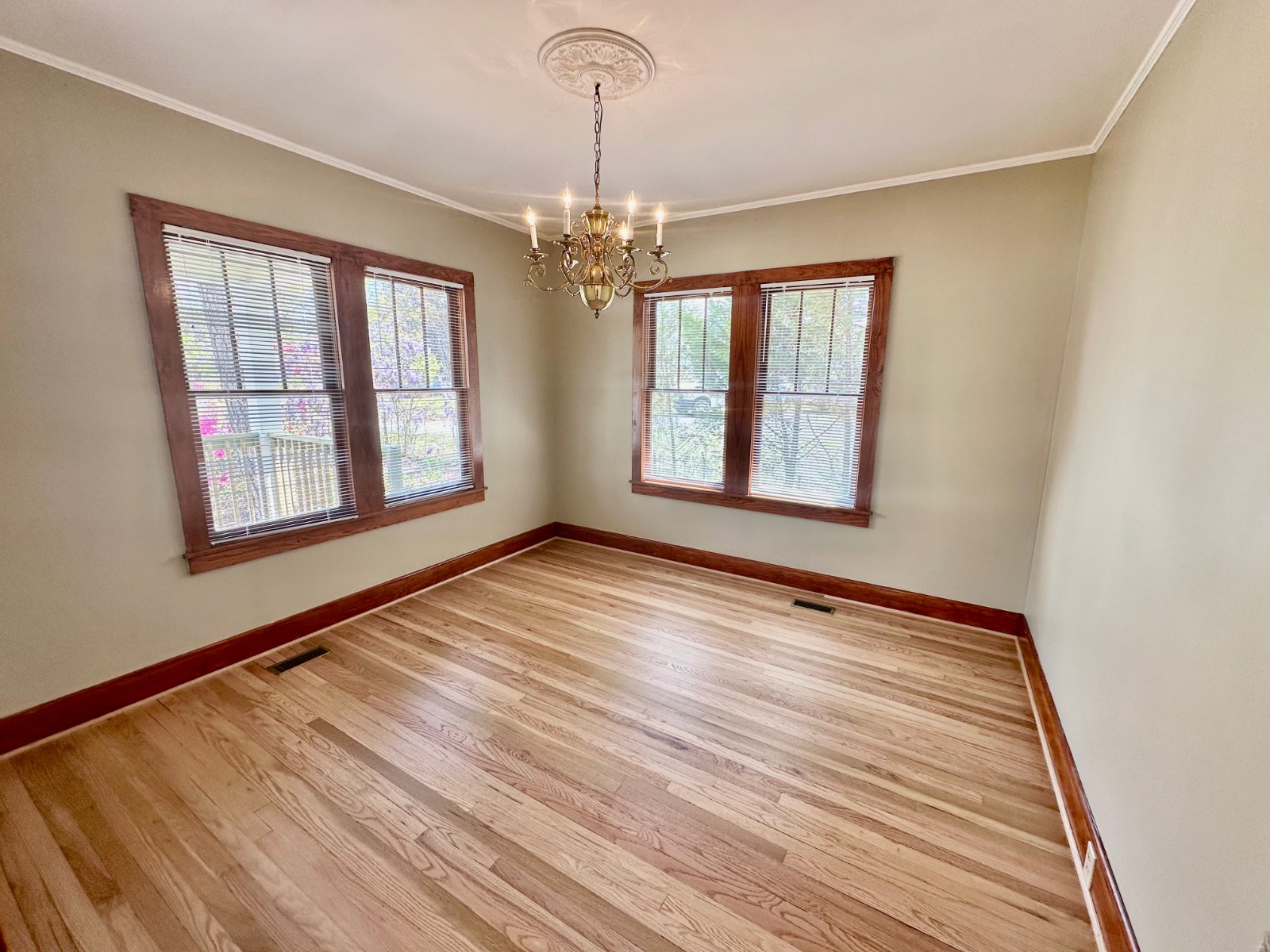 1047 West Front Street