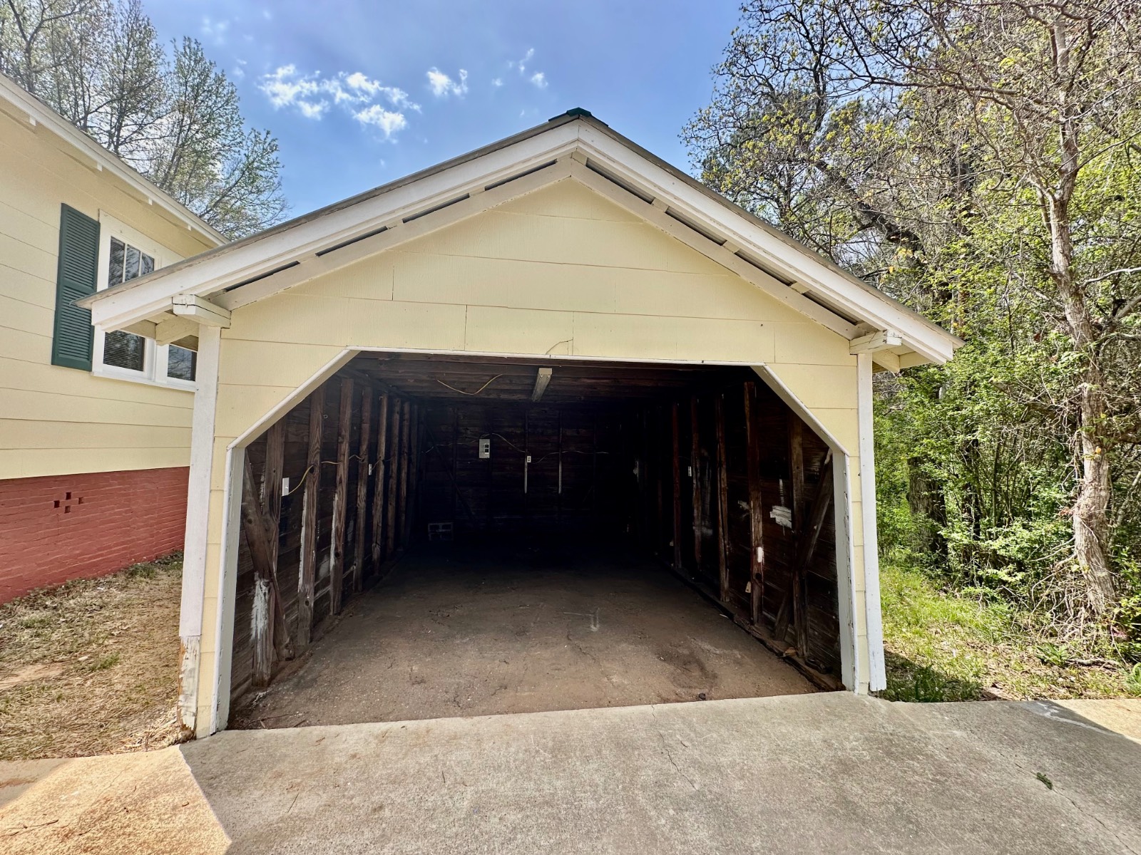 1047 West Front Street